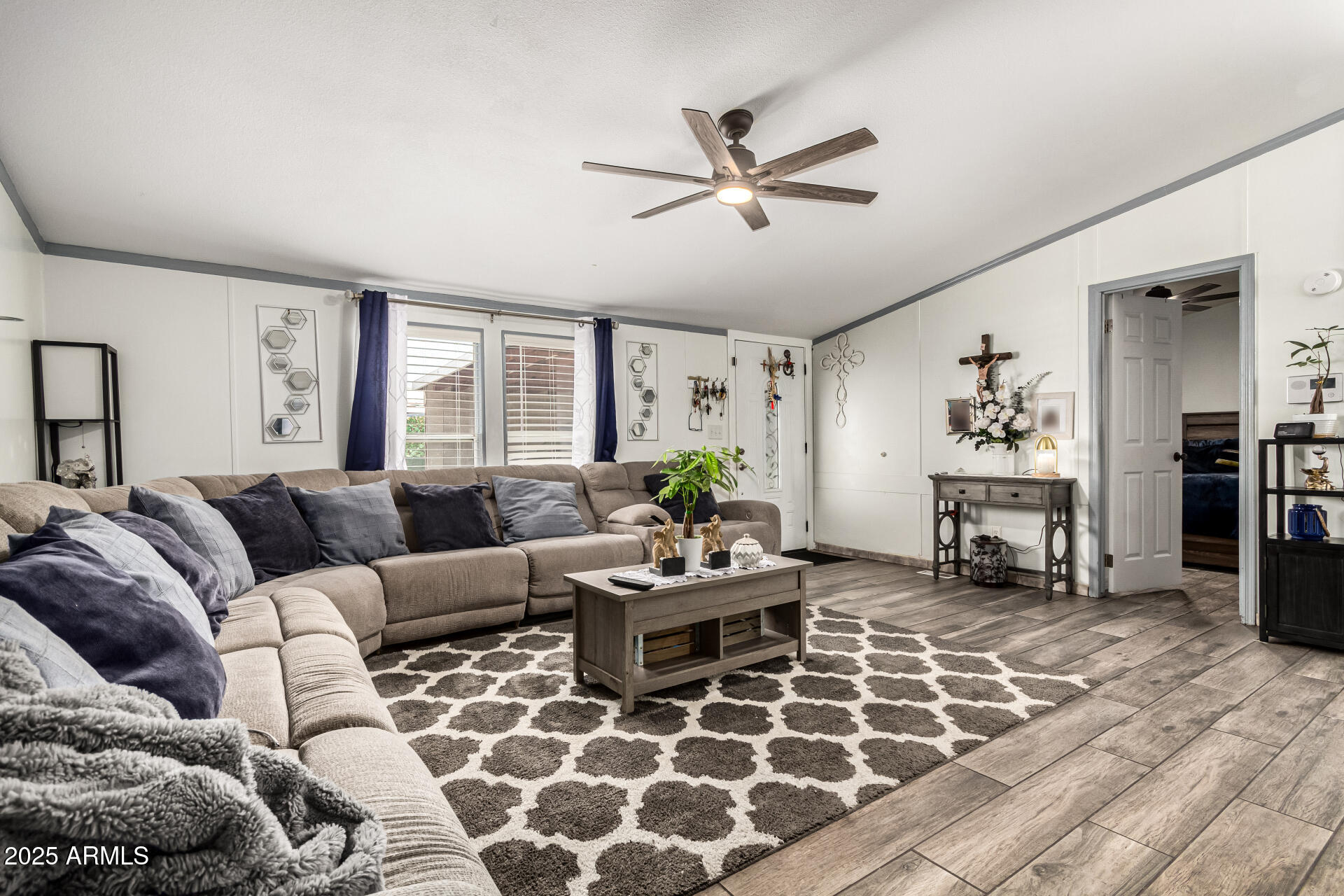 33 E LIBBY Street