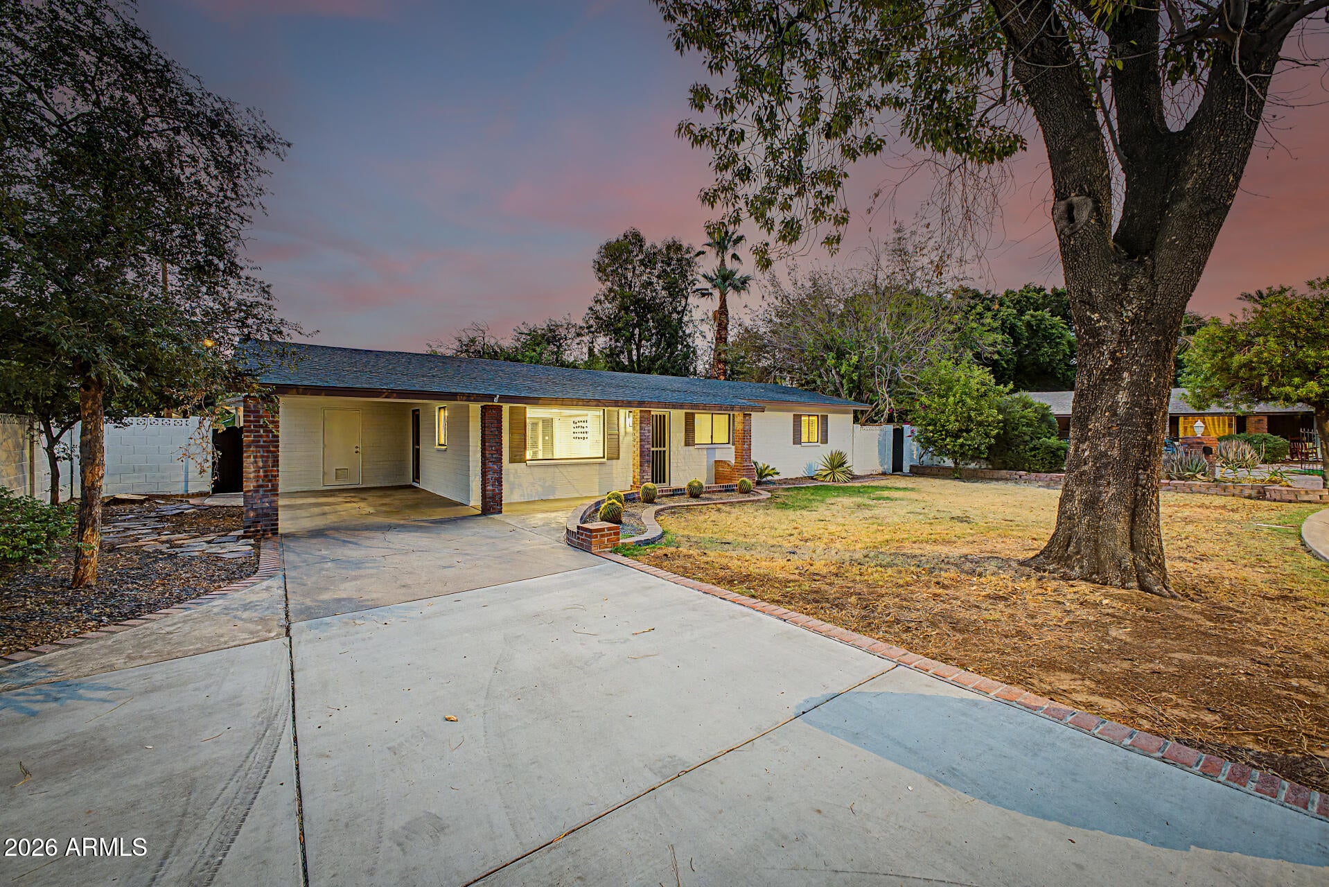 8744 N 6TH Drive