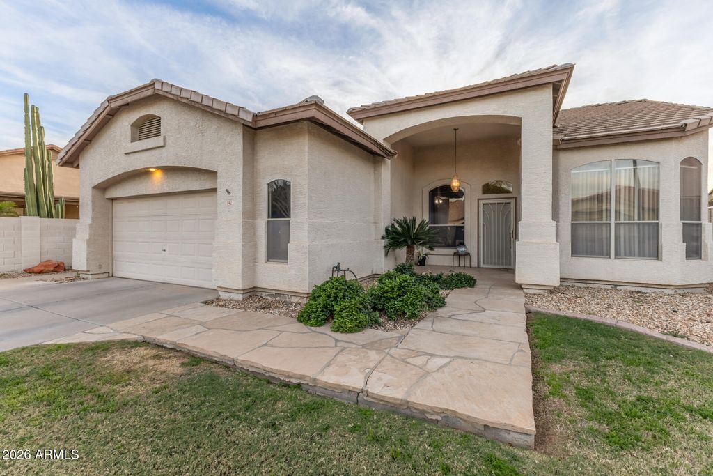 Photo of 1142 N Joshua Tree Lane, Gilbert, AZ 85234 (MLS # 6991808)