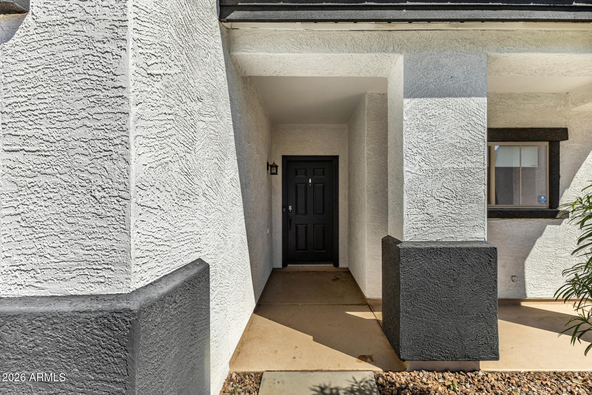 1105 E PARKVIEW Court