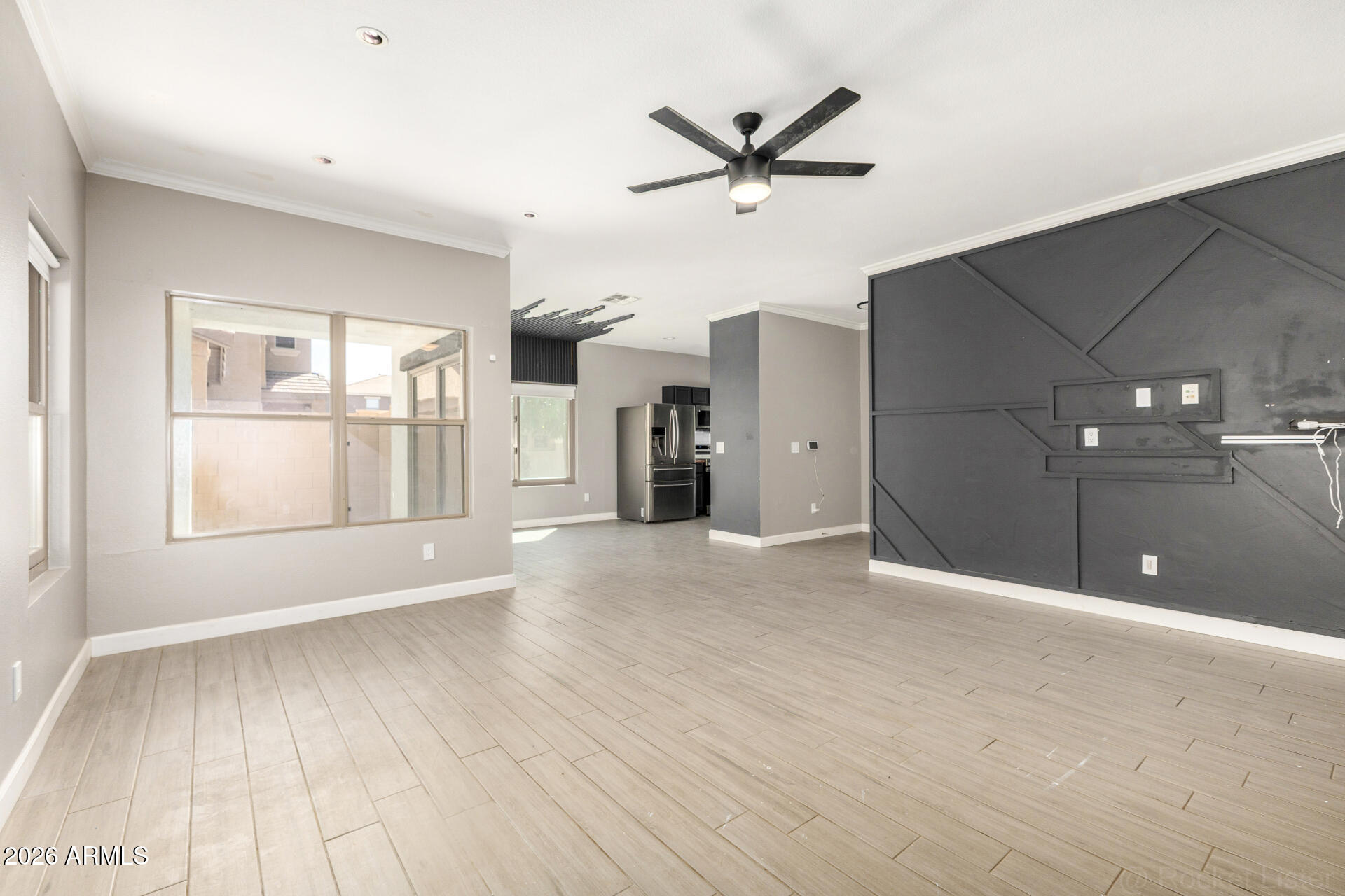 1105 E PARKVIEW Court