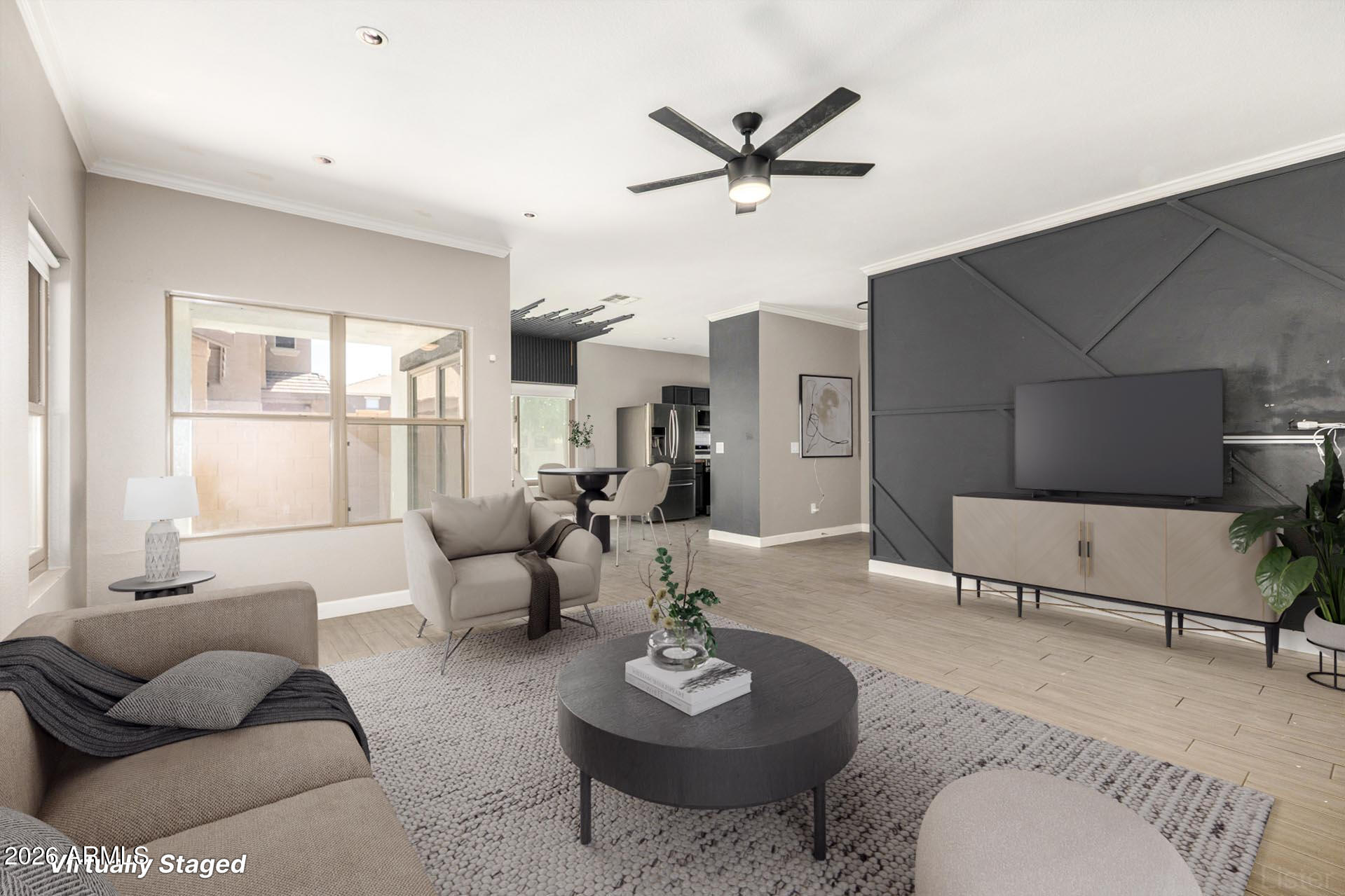 1105 E PARKVIEW Court