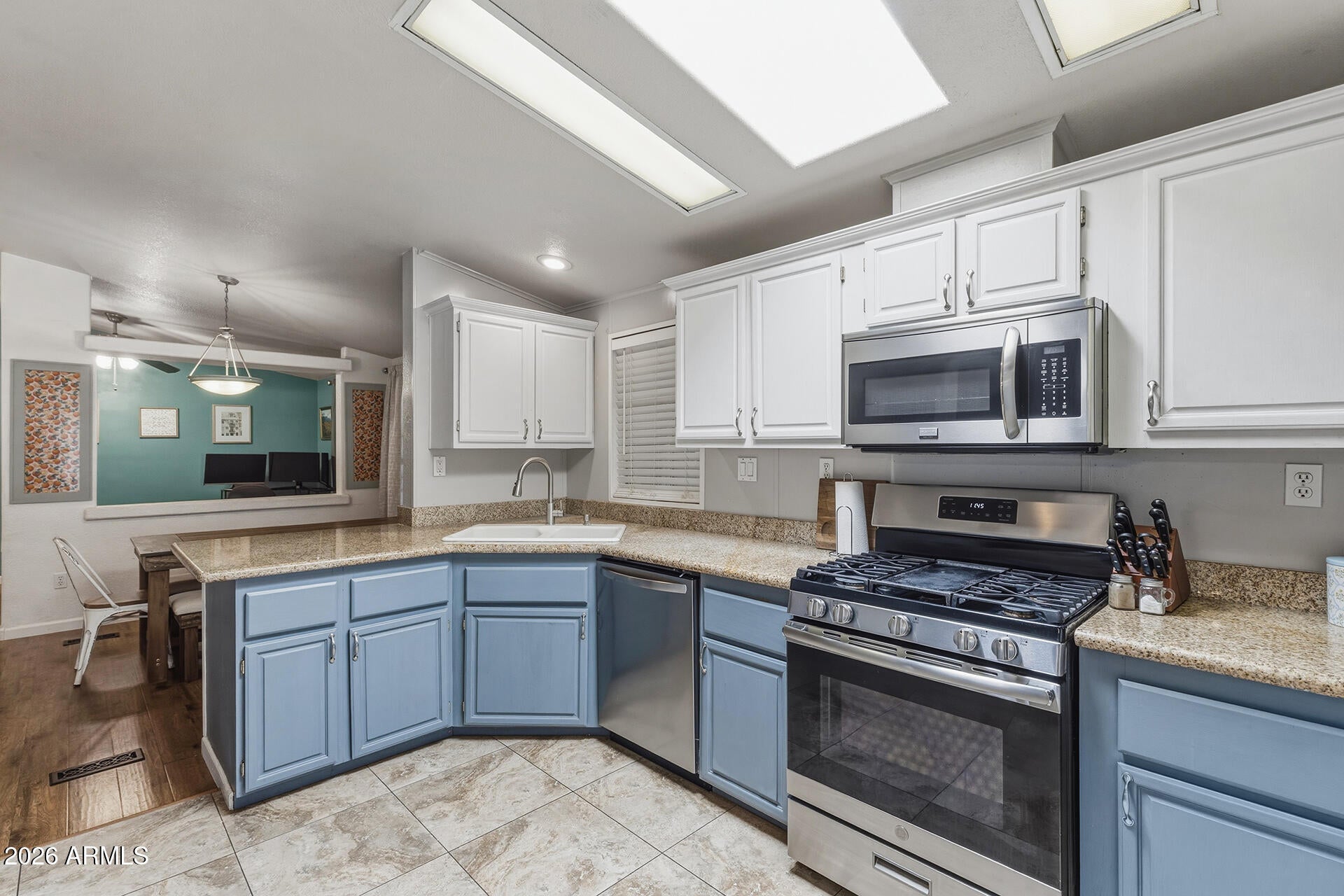 2907 E SEQUOIA Drive