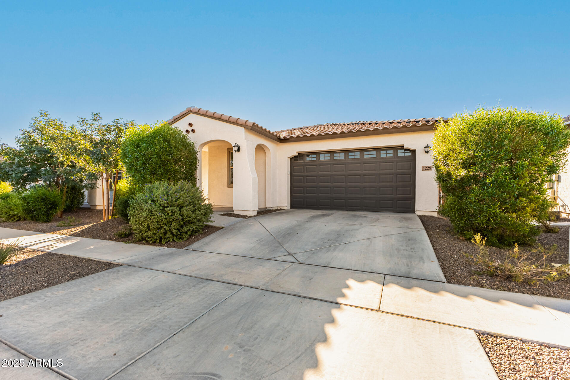 1229 E MALDONADO Drive