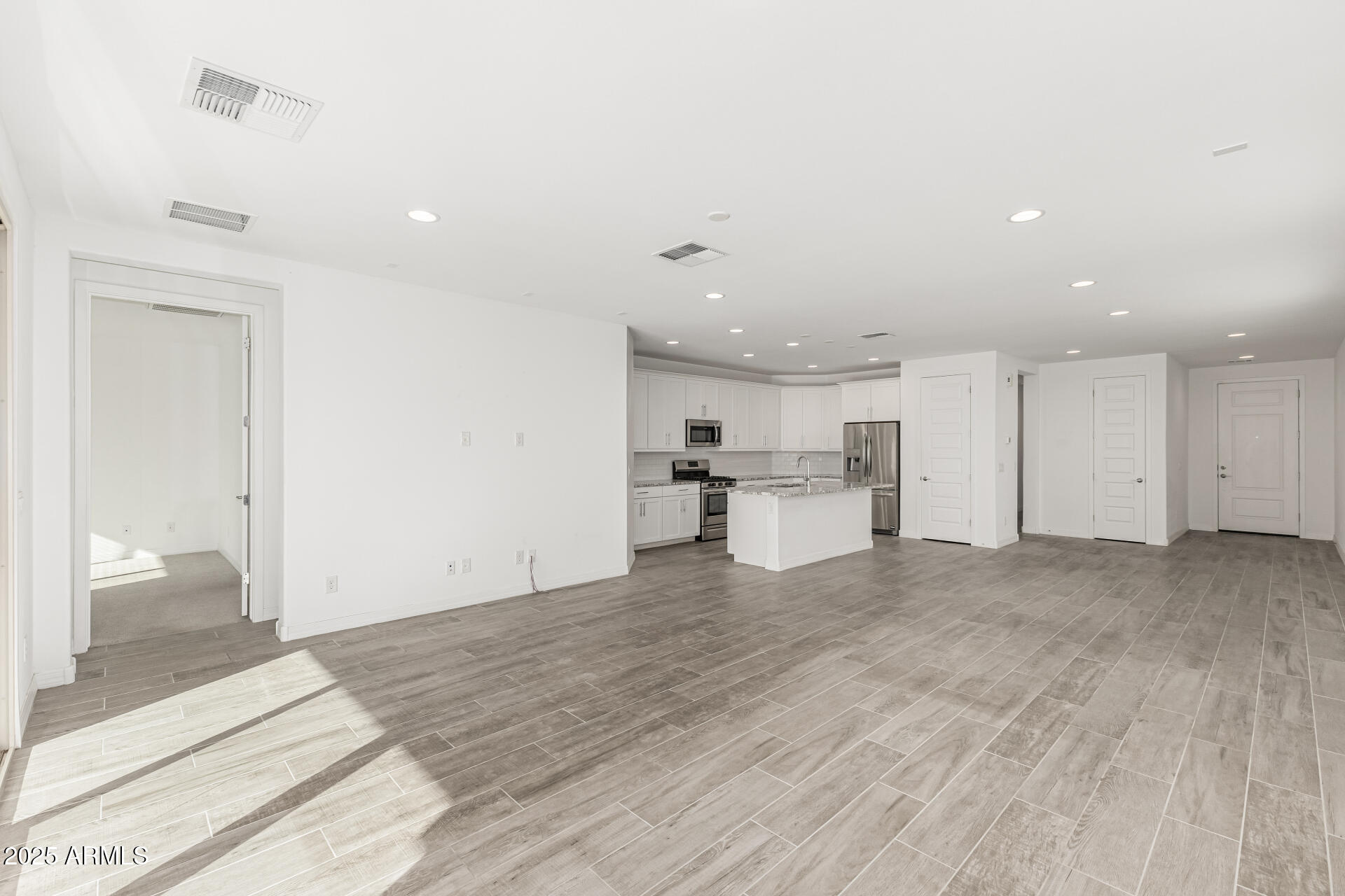 1229 E MALDONADO Drive