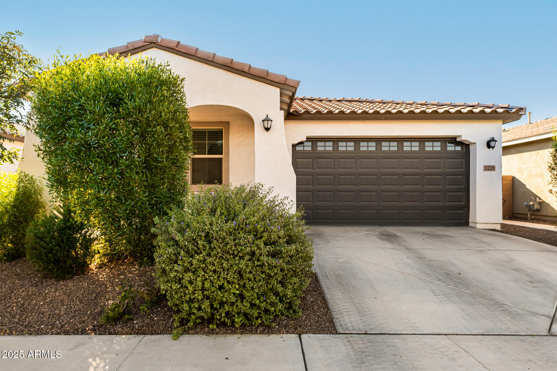 1229 E MALDONADO Drive