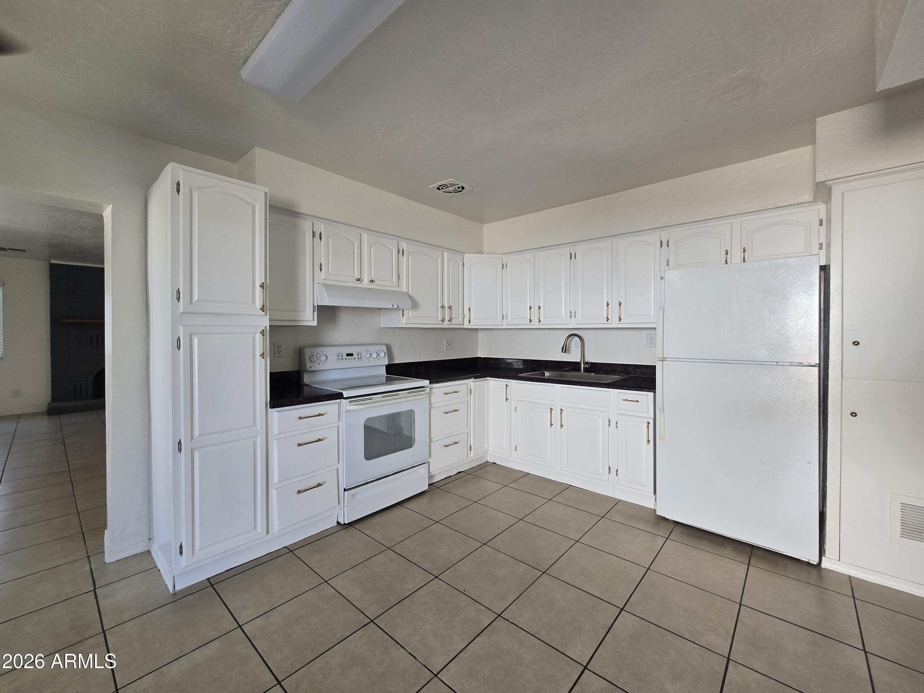 6917 W HIGHLAND Avenue