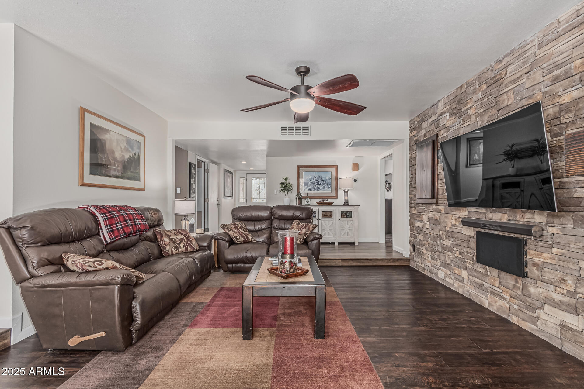1121 W MISSION Drive