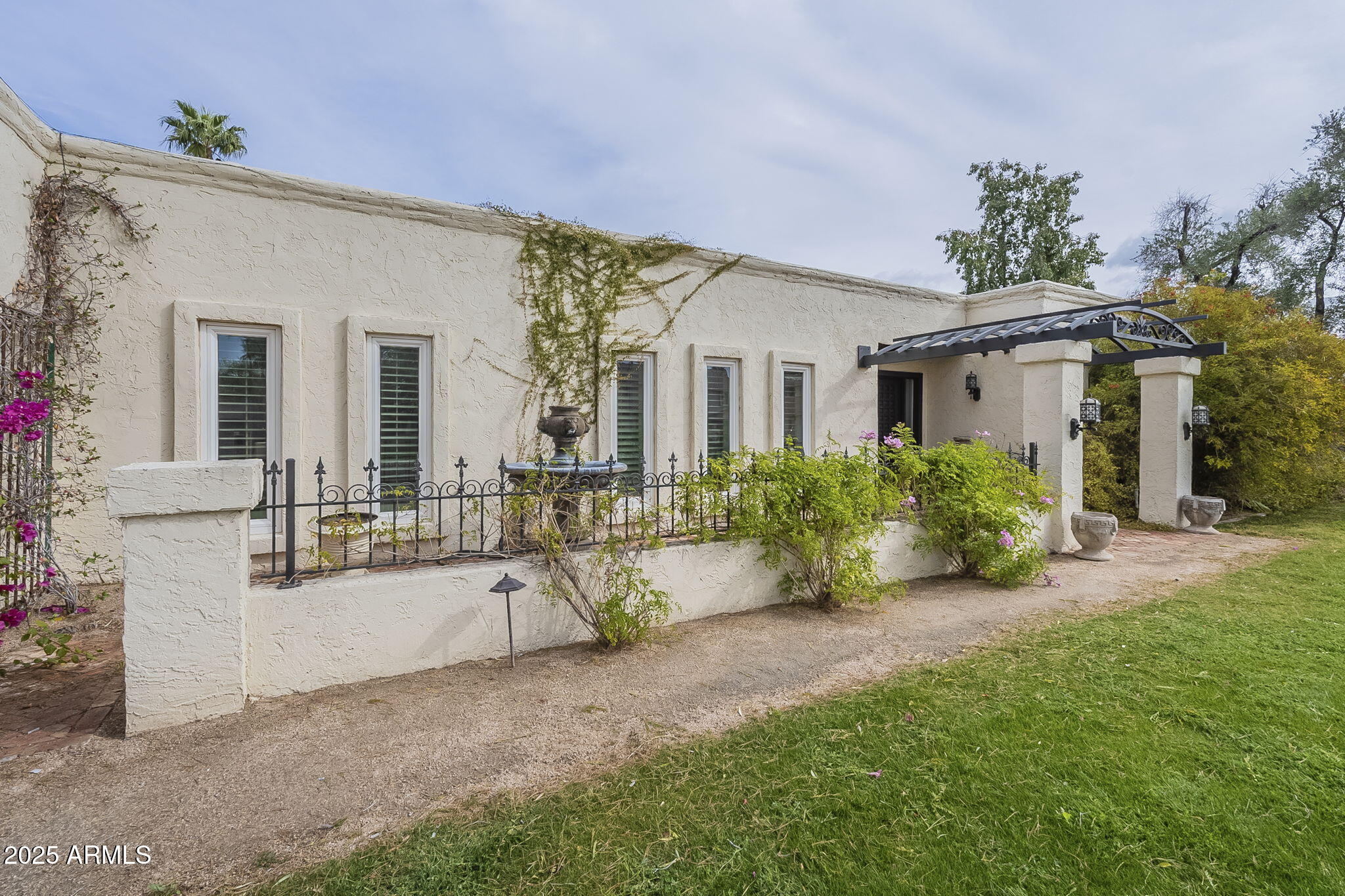 726 W LAS PALMARITAS Drive