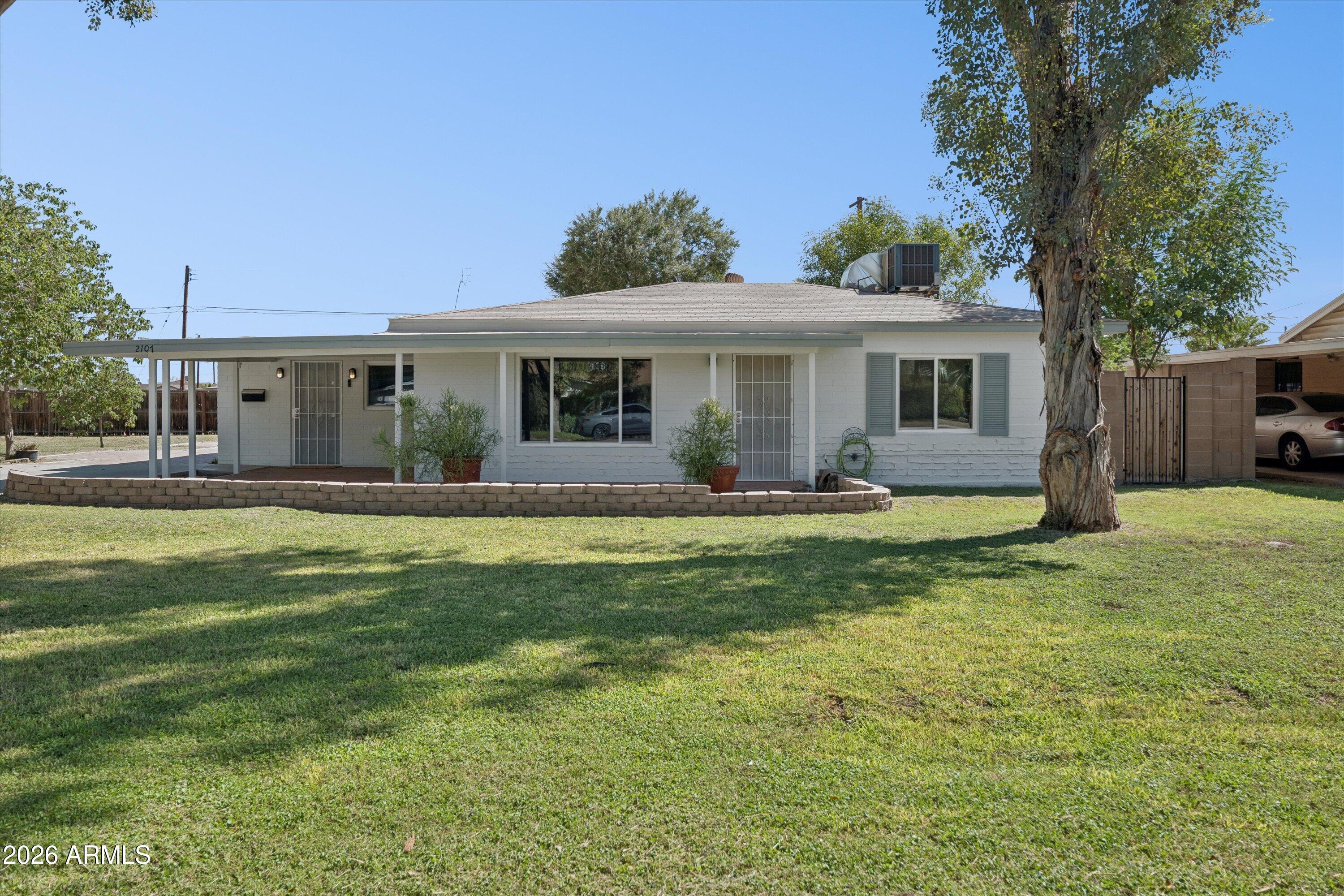 2107 W Minnezona Avenue