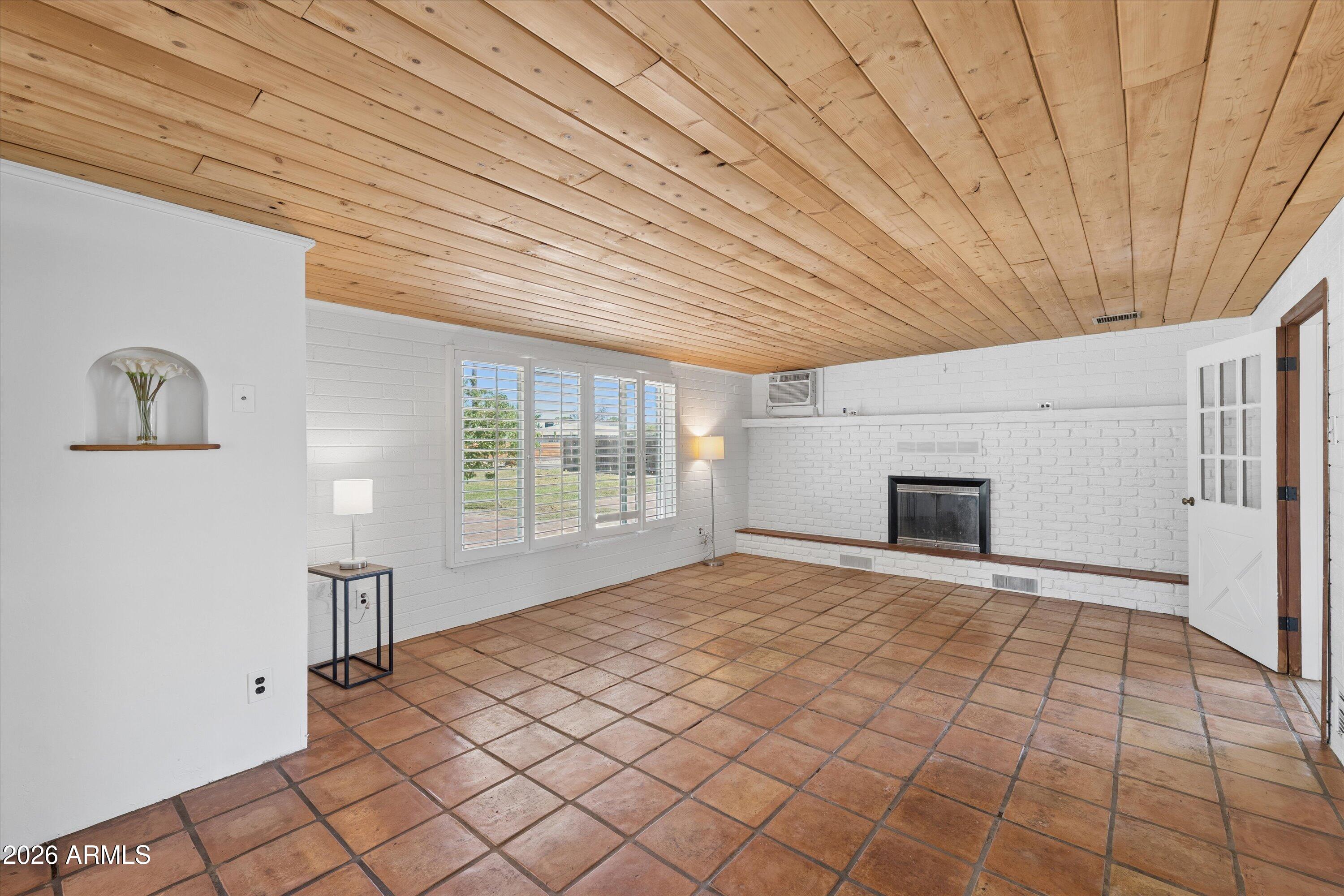 2107 W Minnezona Avenue