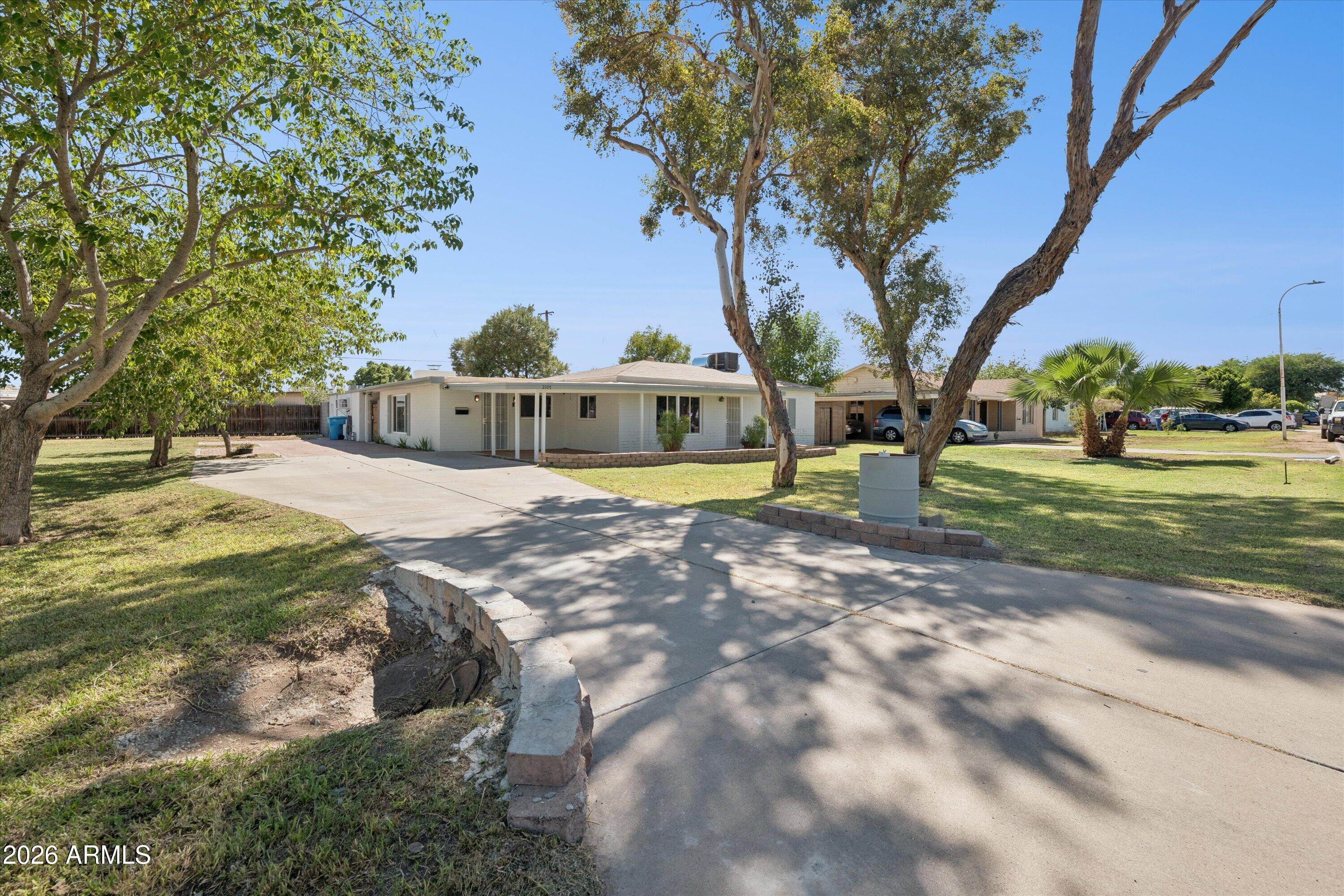 2107 W Minnezona Avenue