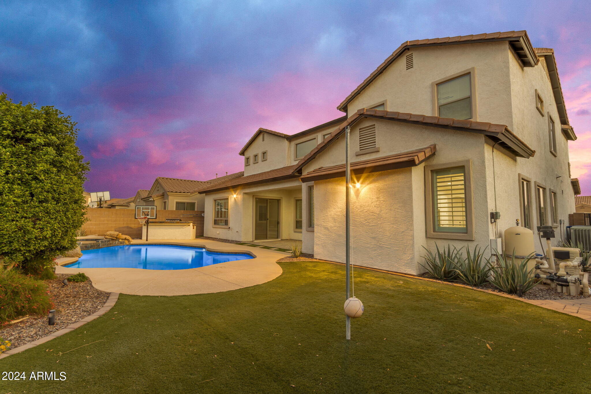 2452 E ALOE Place