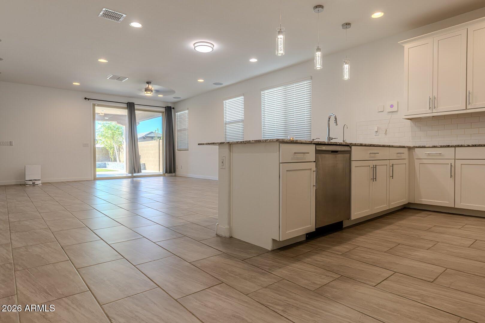 1548 W CORRAL Road