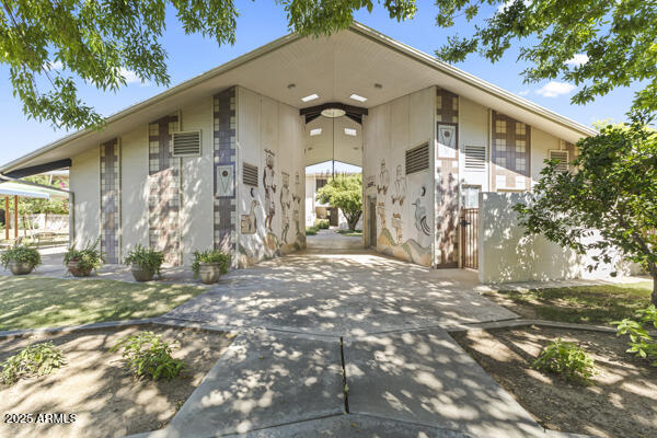 500 W CLARENDON Avenue D6