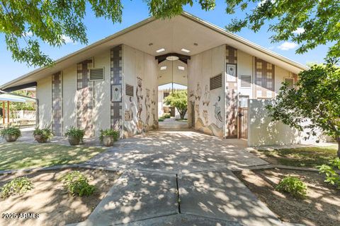 Photo of 500 W Clarendon Avenue #D6, Phoenix, AZ 85013 (MLS # 6932320)