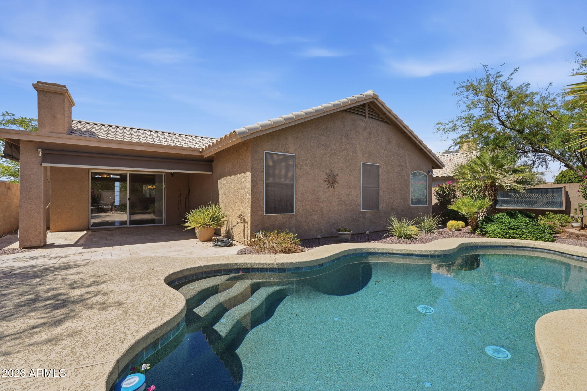207 E DEVON Drive