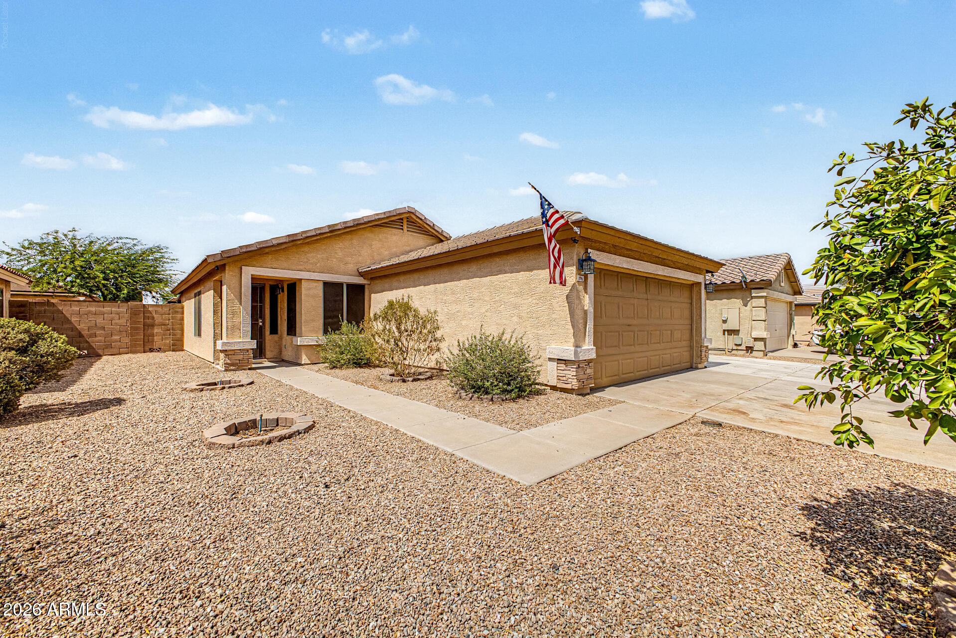 896 E GRAHAM Lane