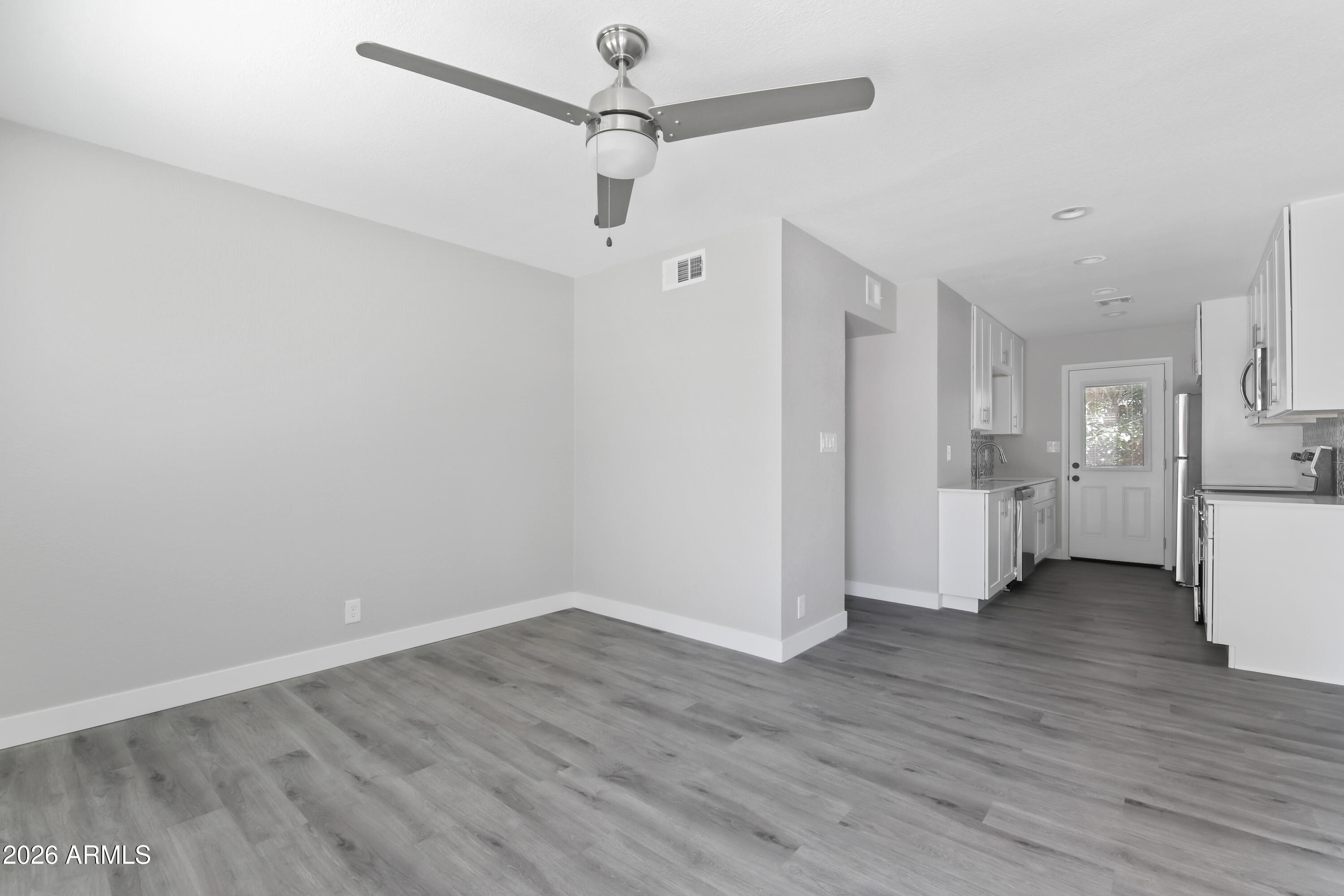 35 W MEDLOCK Drive 4