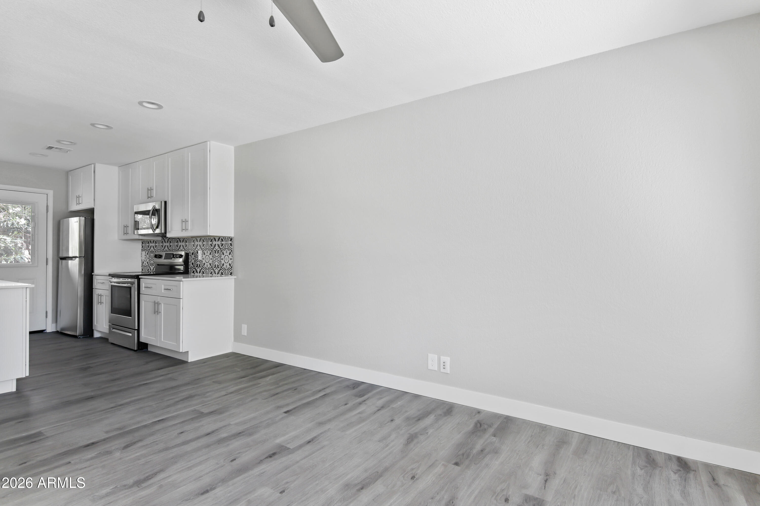 35 W MEDLOCK Drive 4