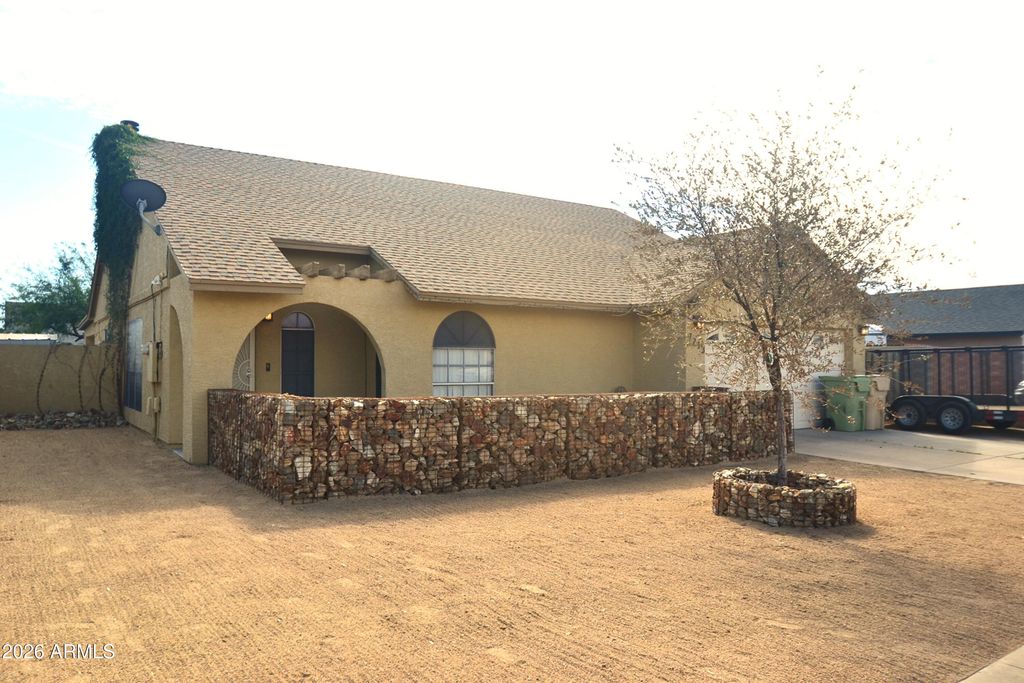 Photo of 7213 W Tuckey Lane, Glendale, AZ 85303 (MLS # 6987946)