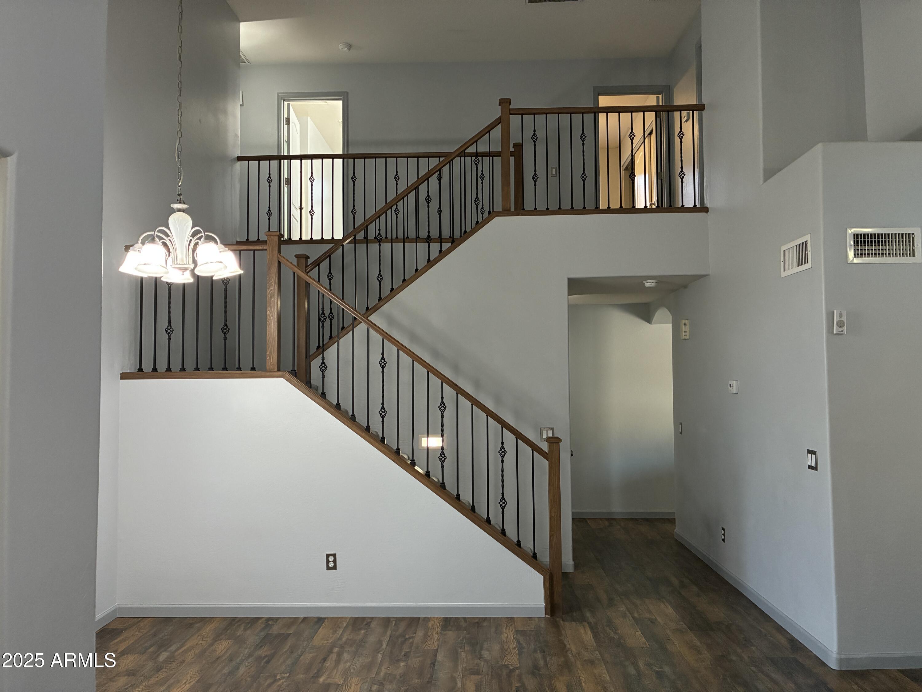 25550 W PIONEER Street