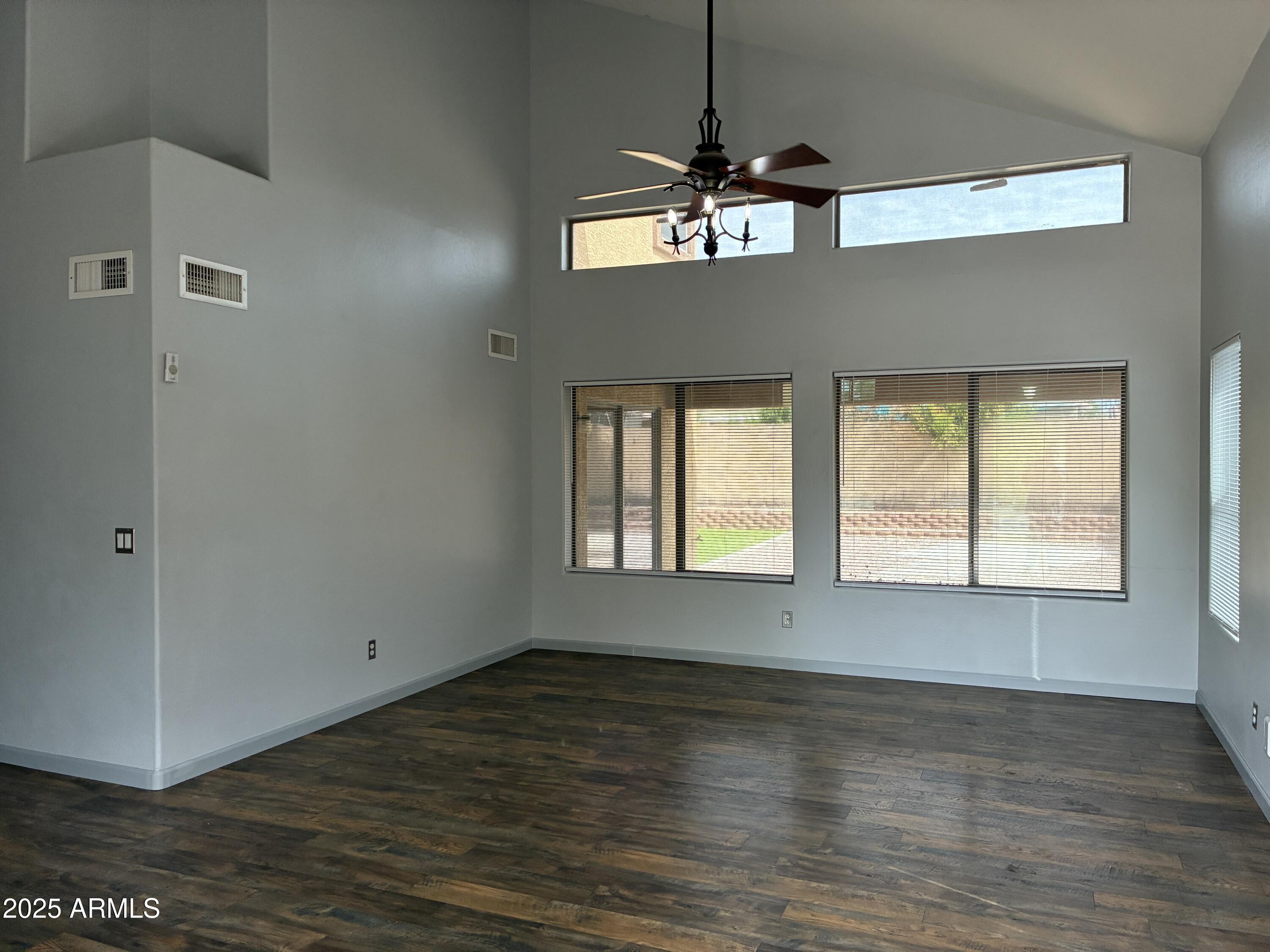 25550 W PIONEER Street