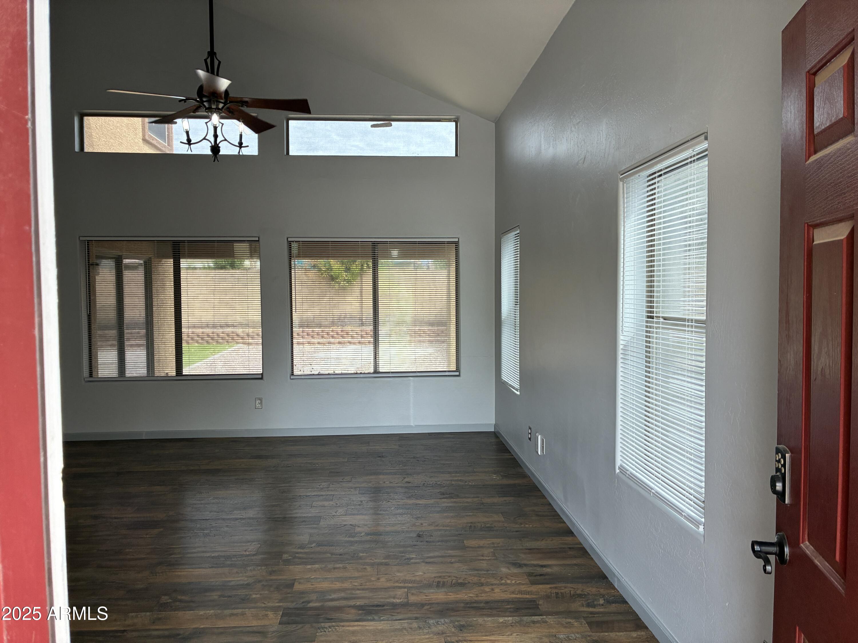 25550 W PIONEER Street