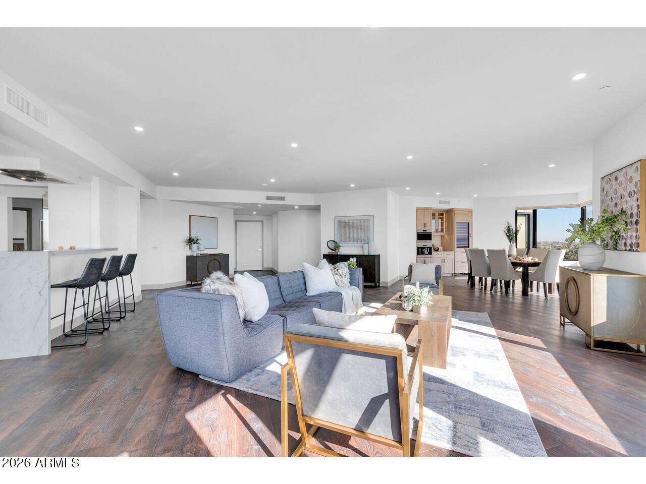 1040 E OSBORN Road 1004