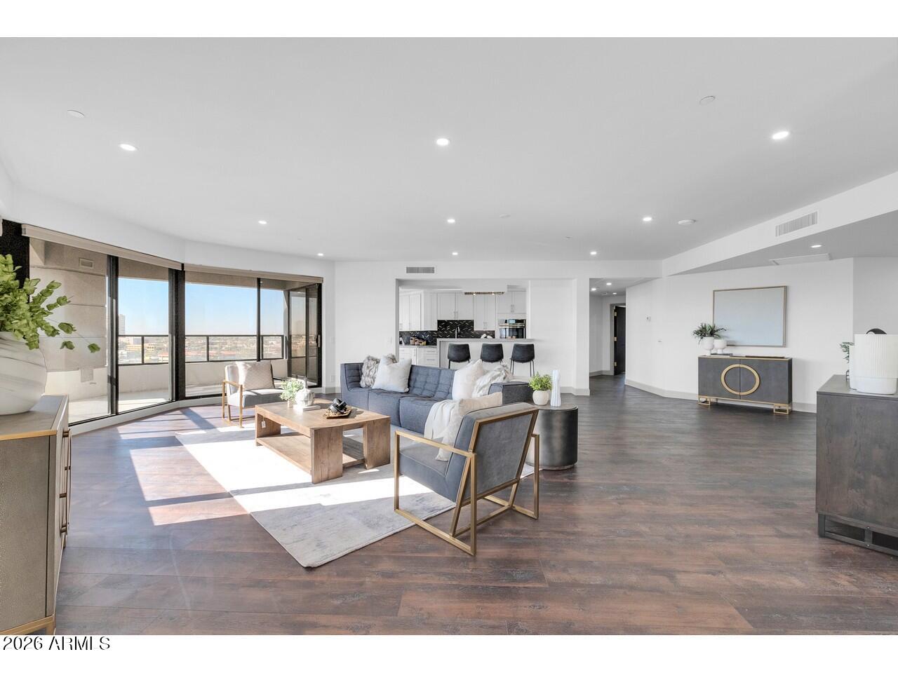 1040 E OSBORN Road 1004