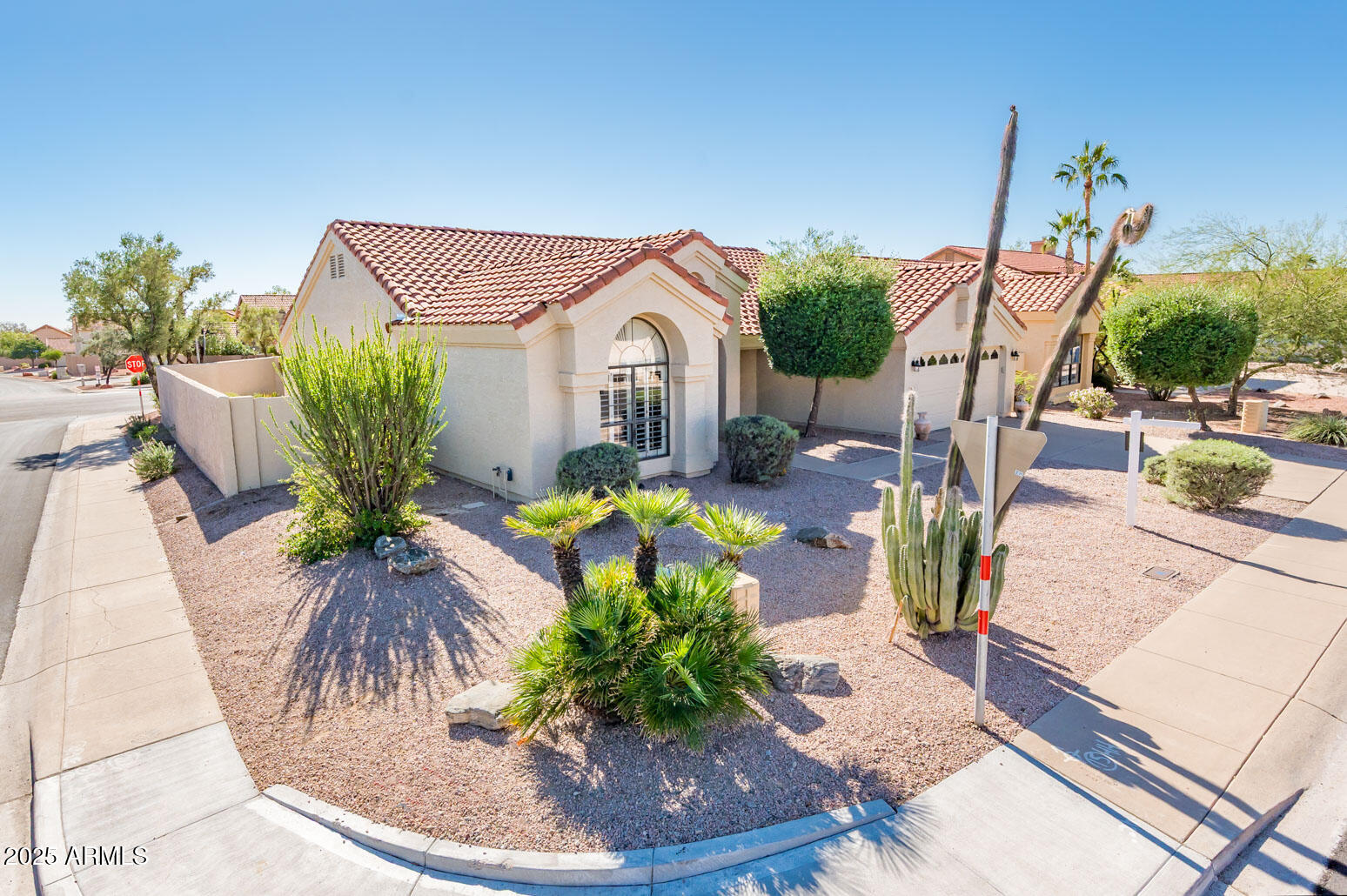 3813 E DESERT FLOWER Lane