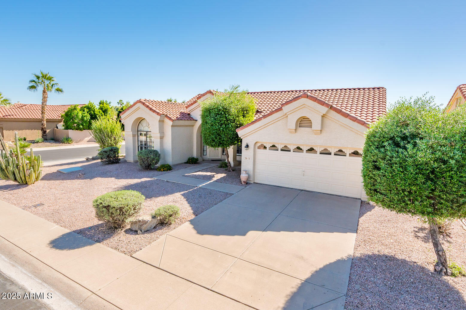 3813 E DESERT FLOWER Lane