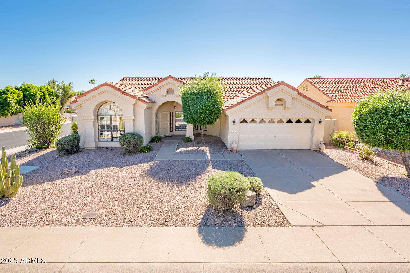 3813 E DESERT FLOWER Lane