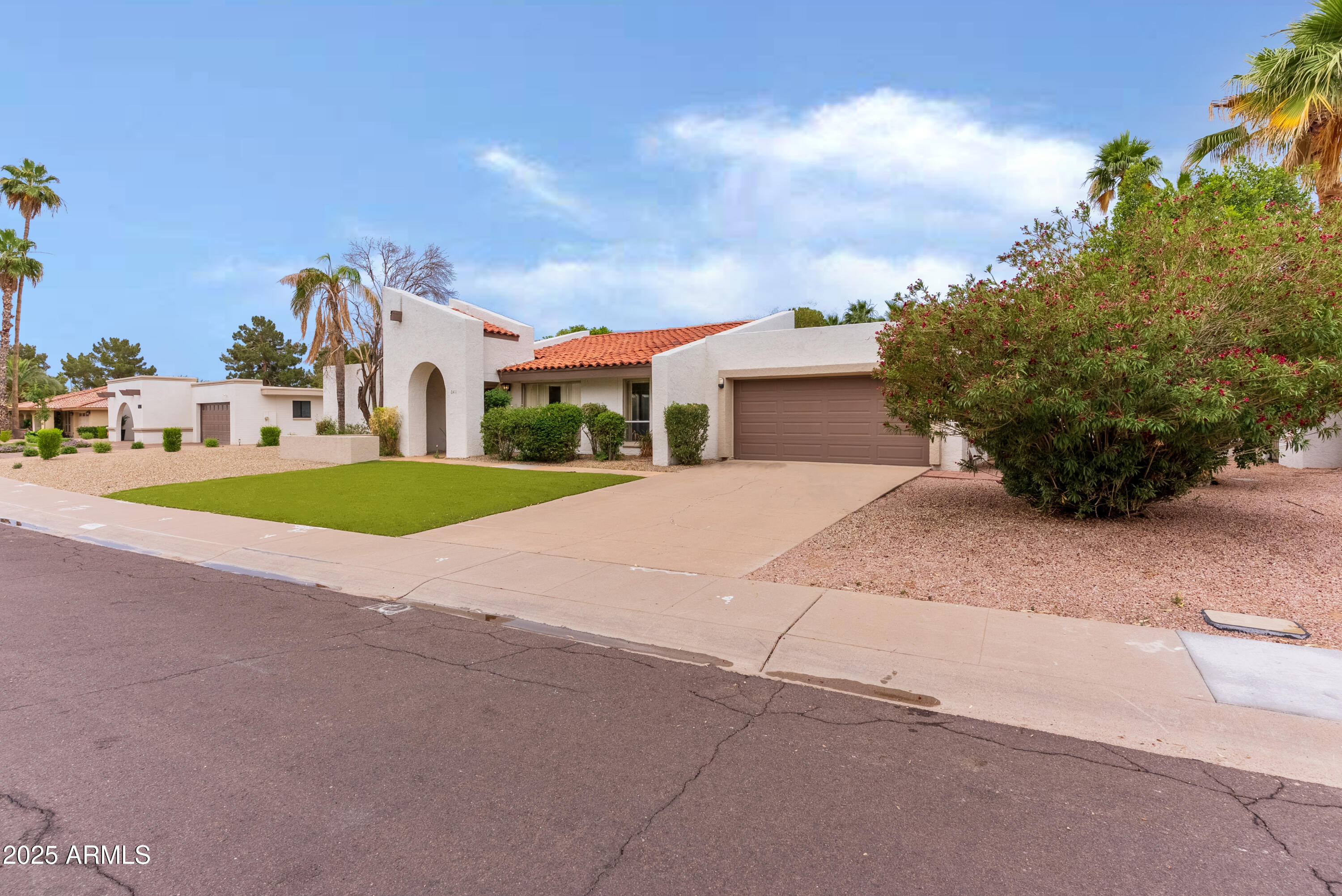 8411 E VIA DE JARDIN --