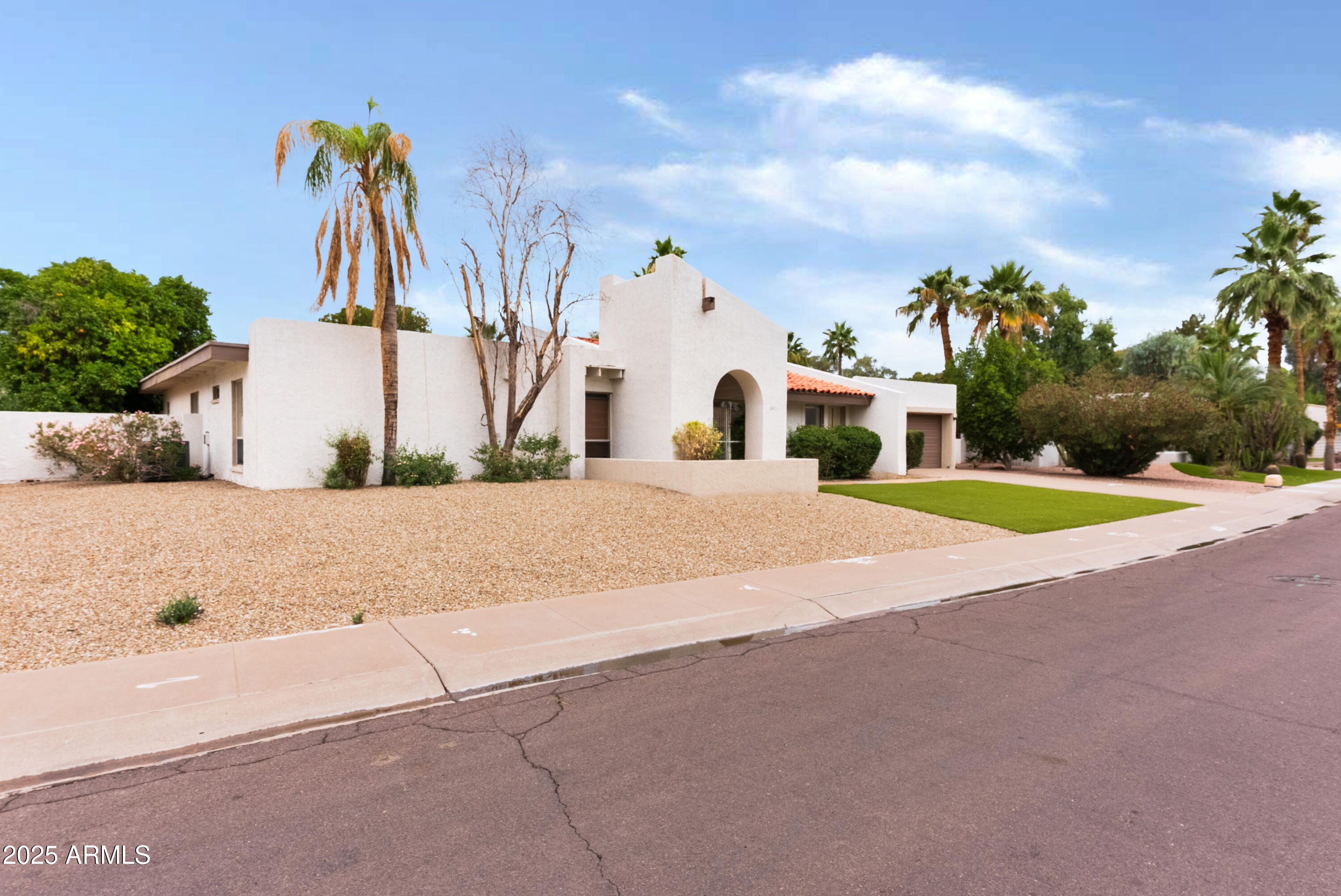 8411 E VIA DE JARDIN --