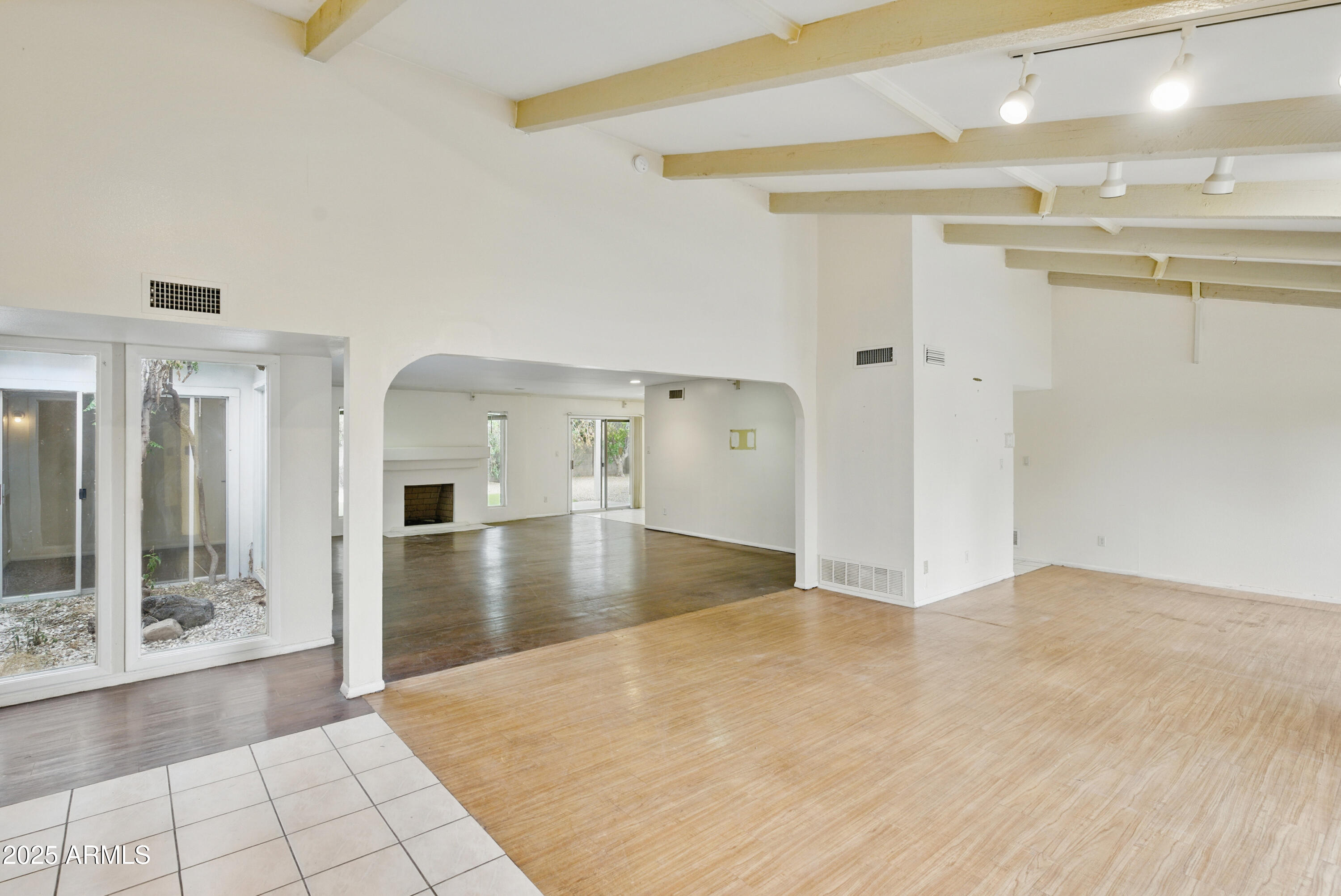 8411 E VIA DE JARDIN --