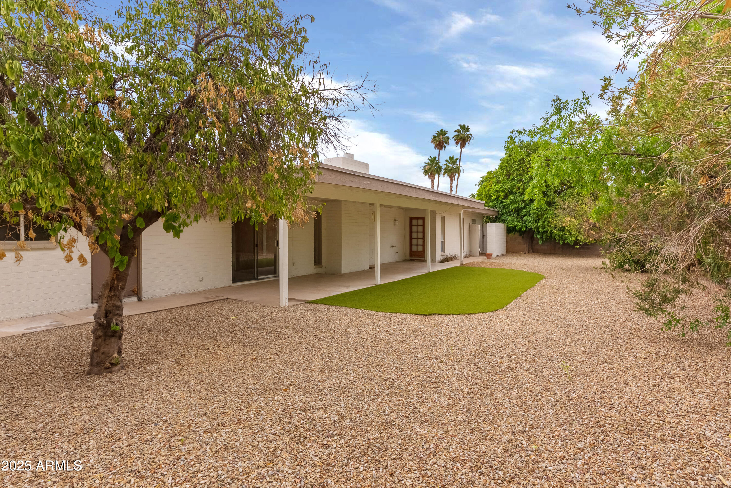 8411 E VIA DE JARDIN --