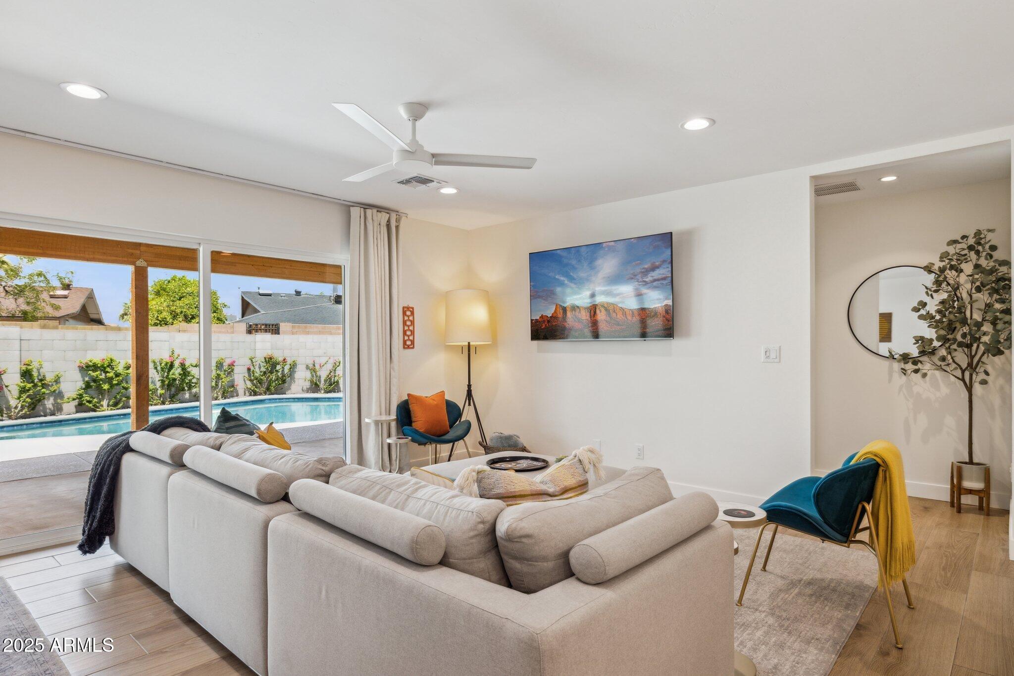 8626 E CLARENDON Avenue