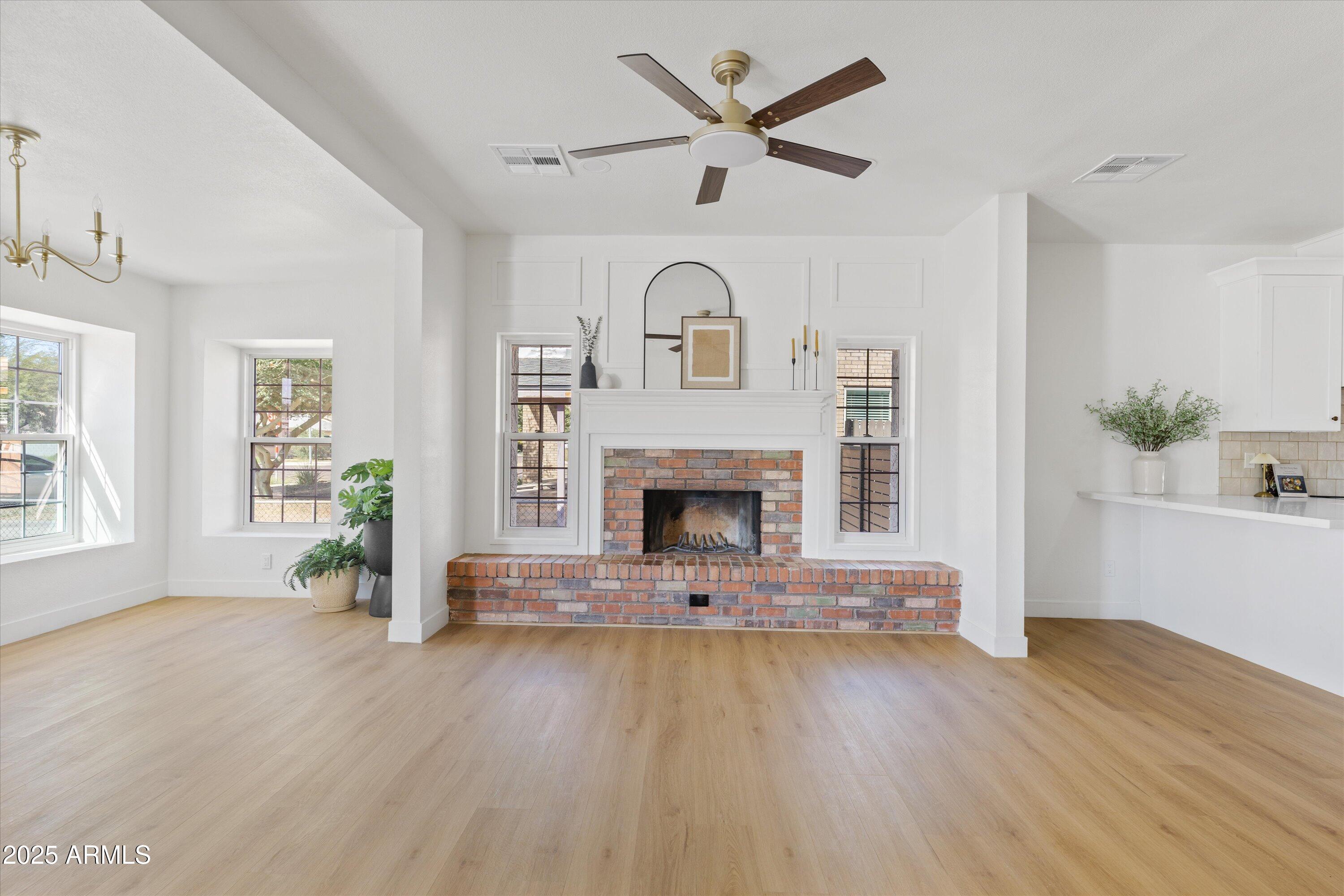 2241 N RICHLAND Street