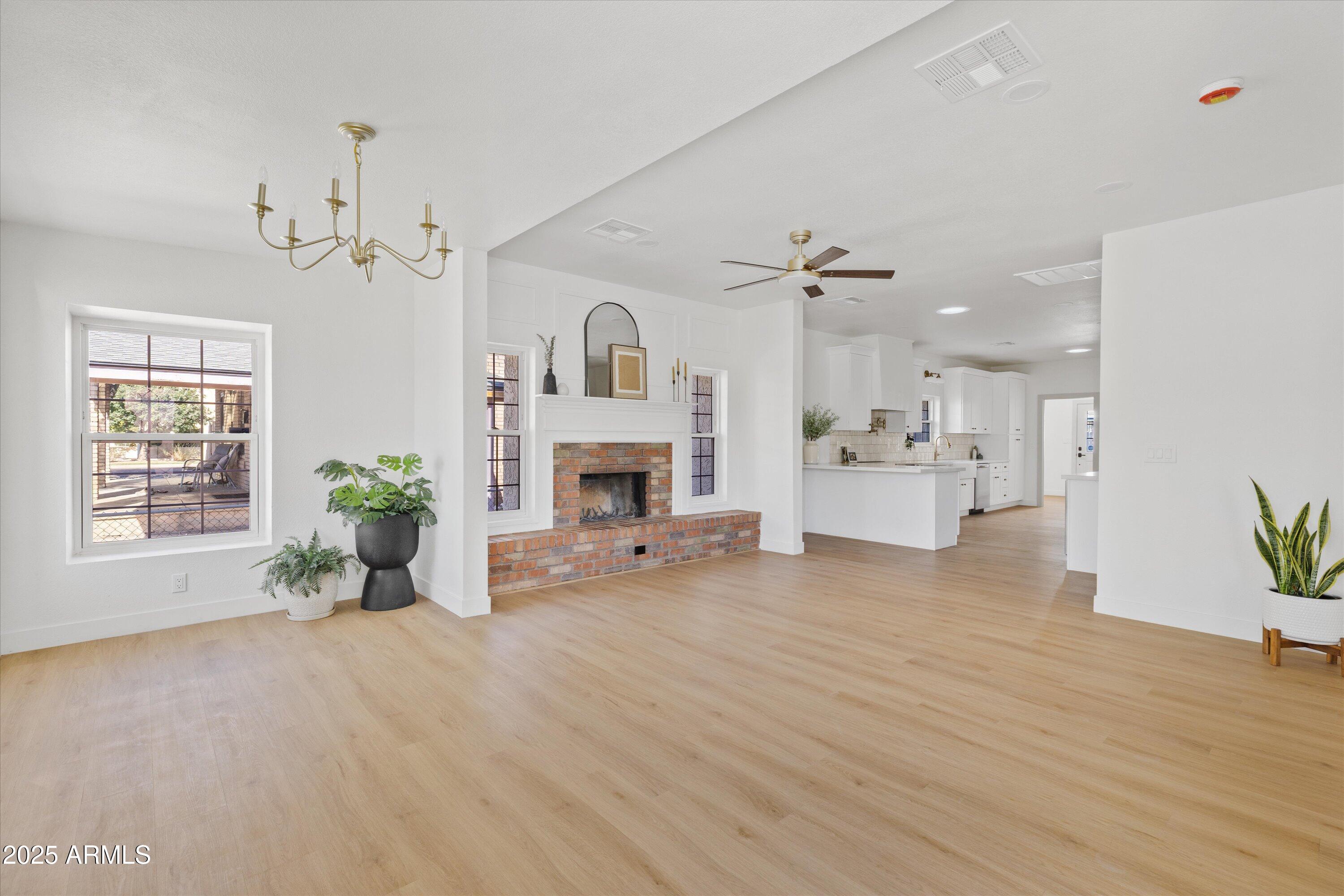 2241 N RICHLAND Street