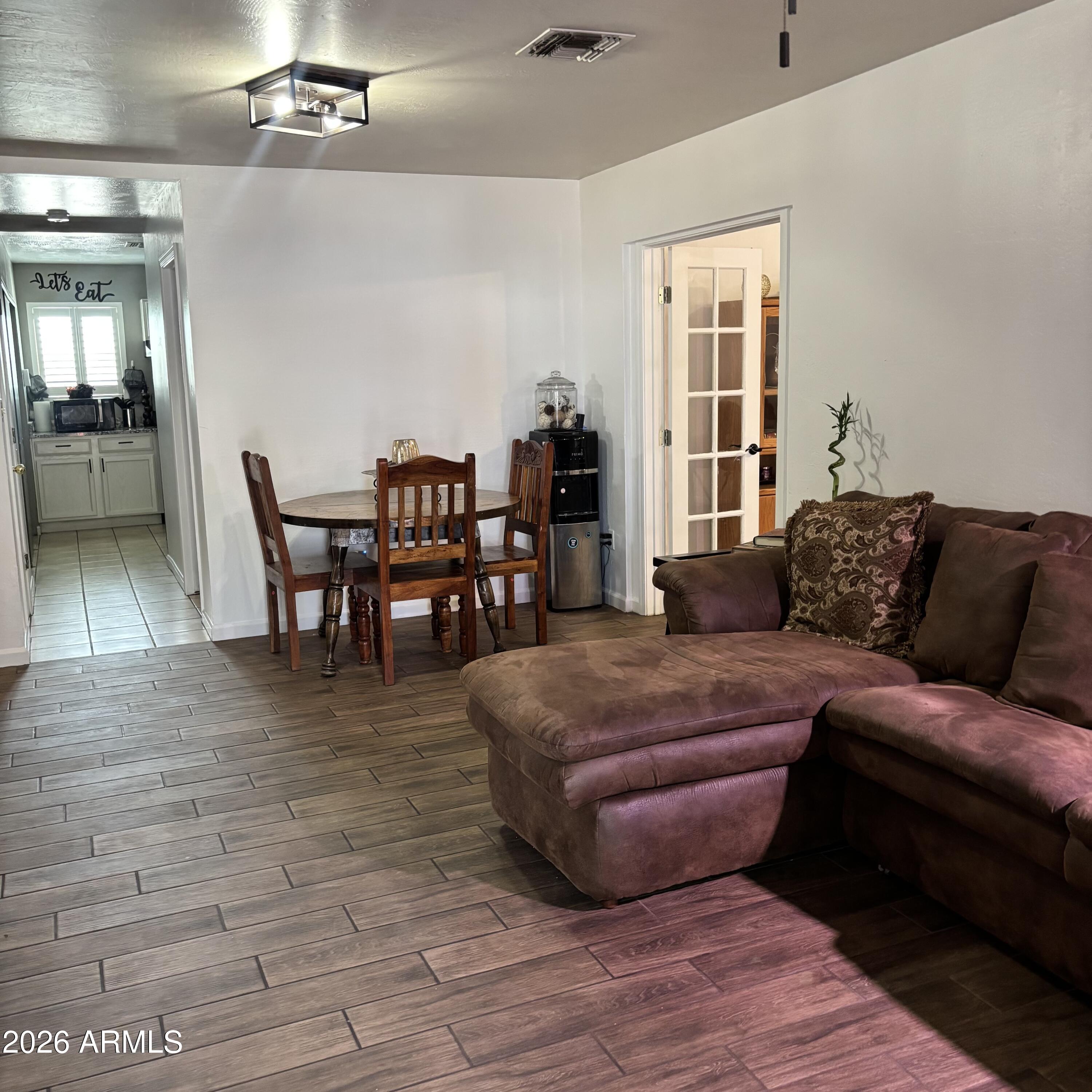 1433 E GARFIELD Street