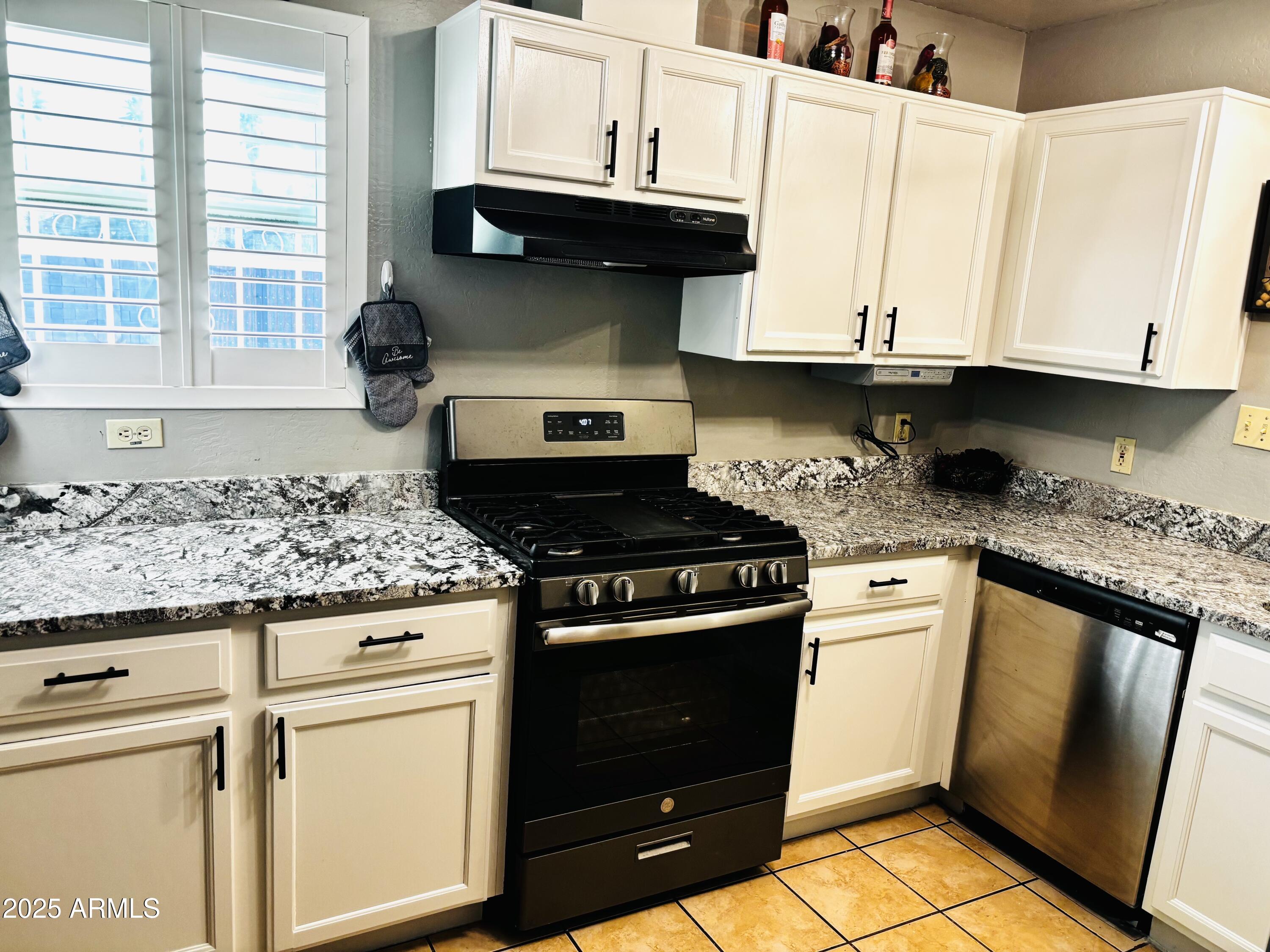 1433 E GARFIELD Street