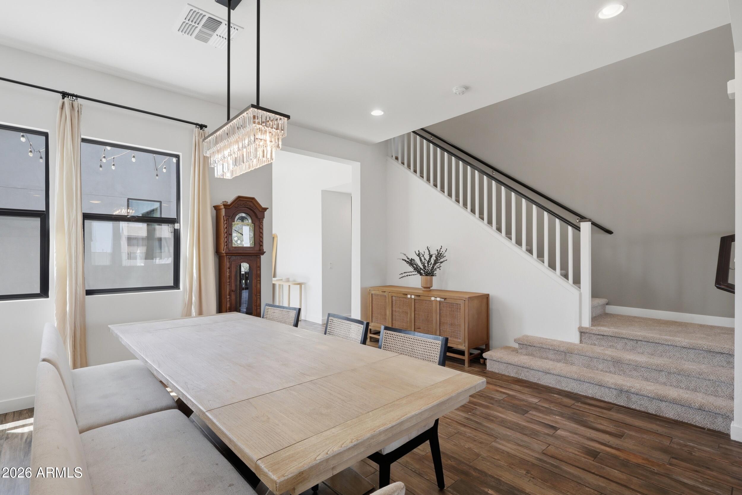 822 E HOPI Trail