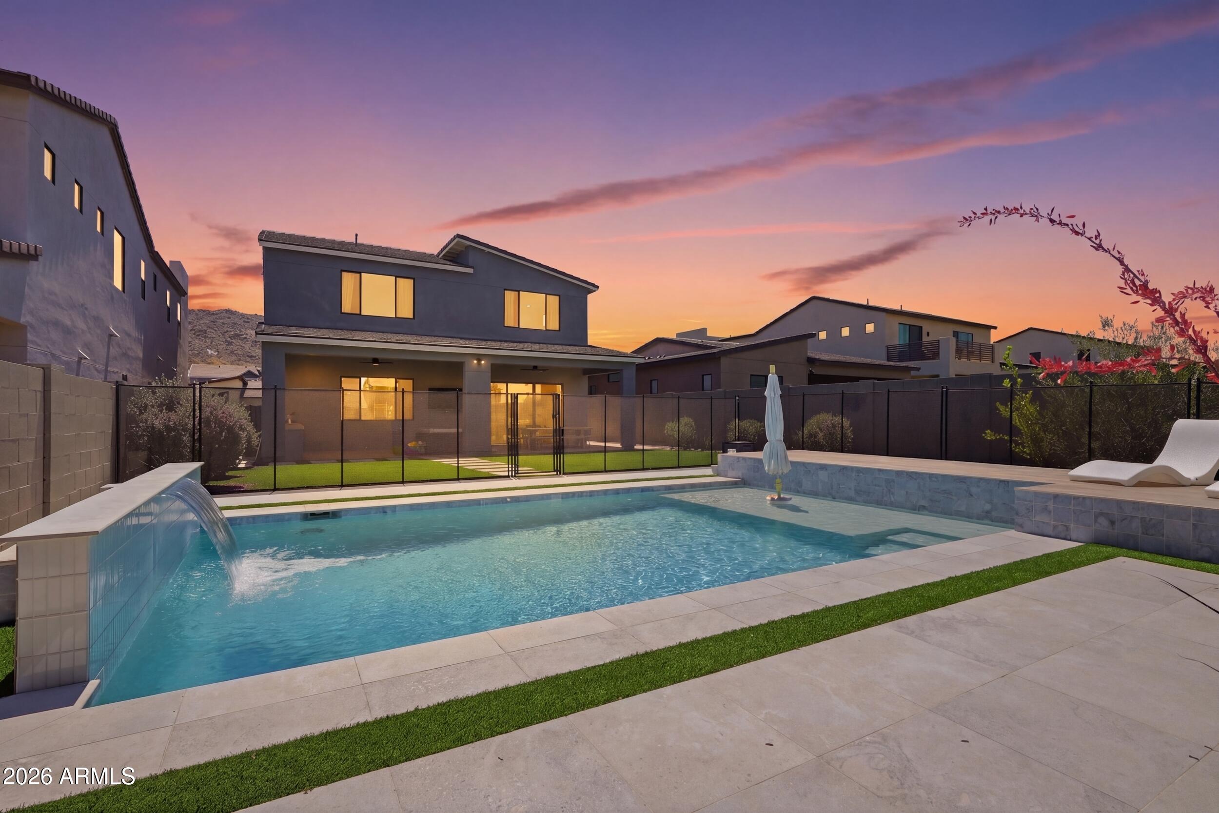 822 E HOPI Trail