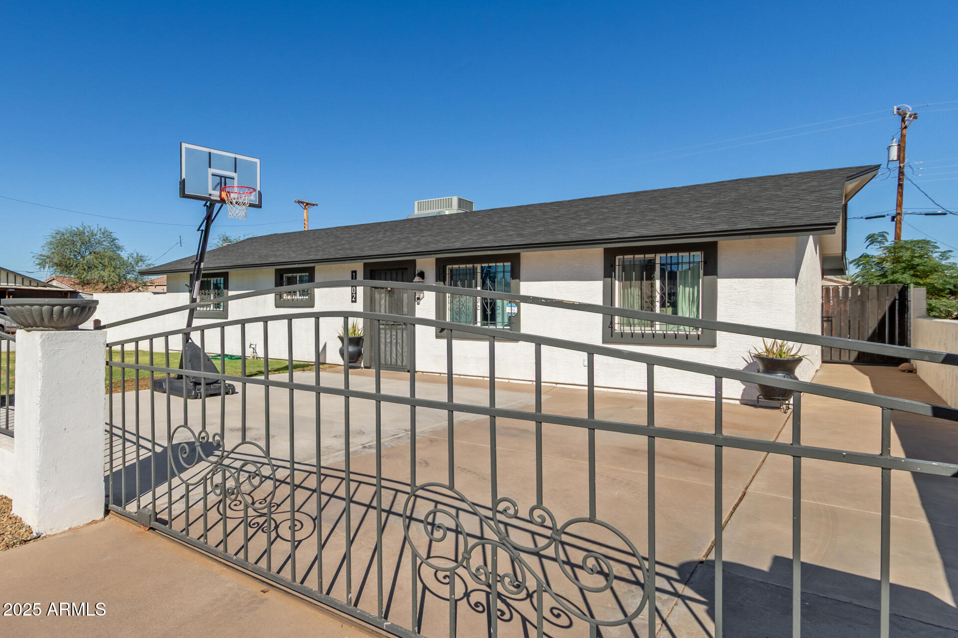 1702 E Chambers Street