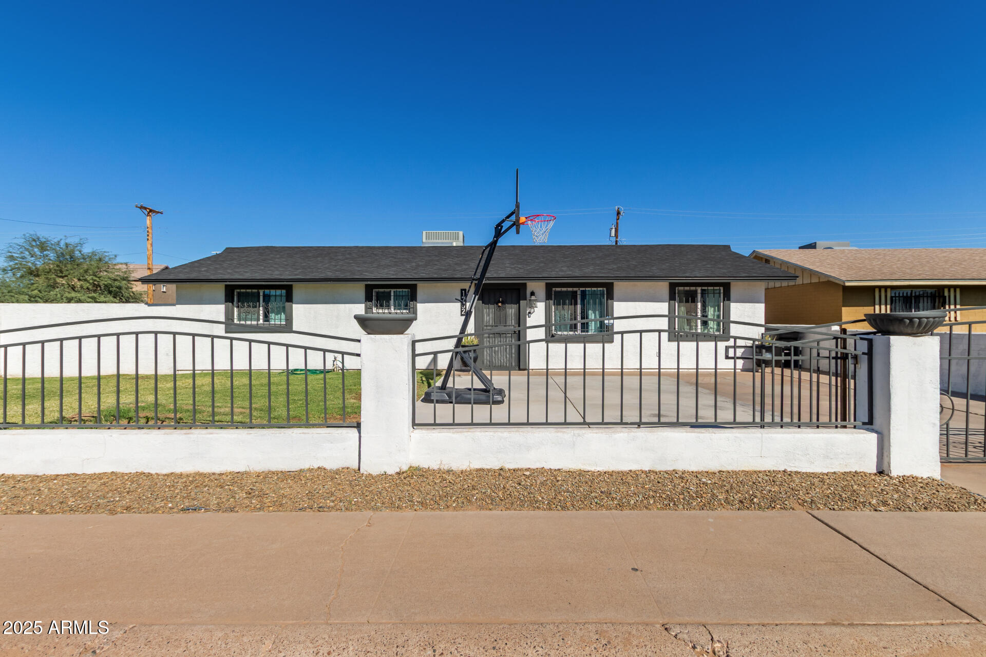 1702 E Chambers Street