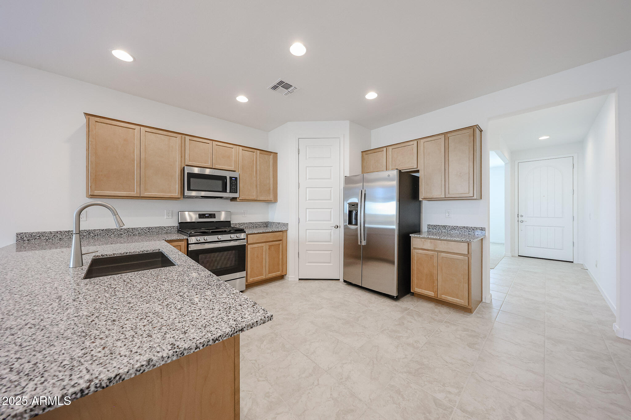 8722 W PASADENA Avenue