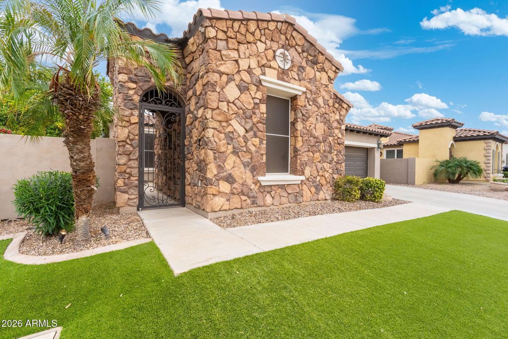 Photo of 3067 S Halsted Drive, Chandler, AZ 85286 (MLS # 6969448)