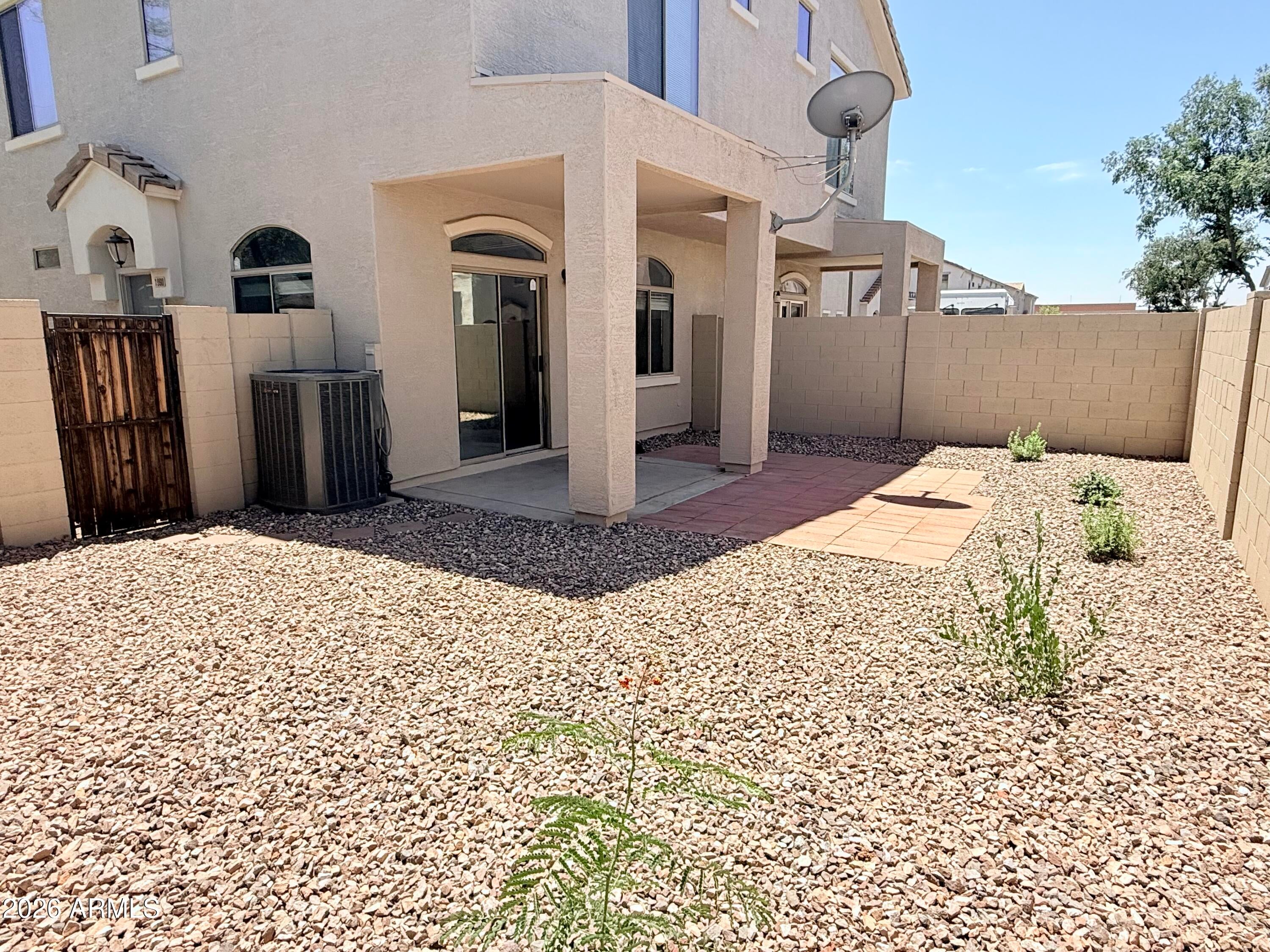 2150 E BELL Road 1090
