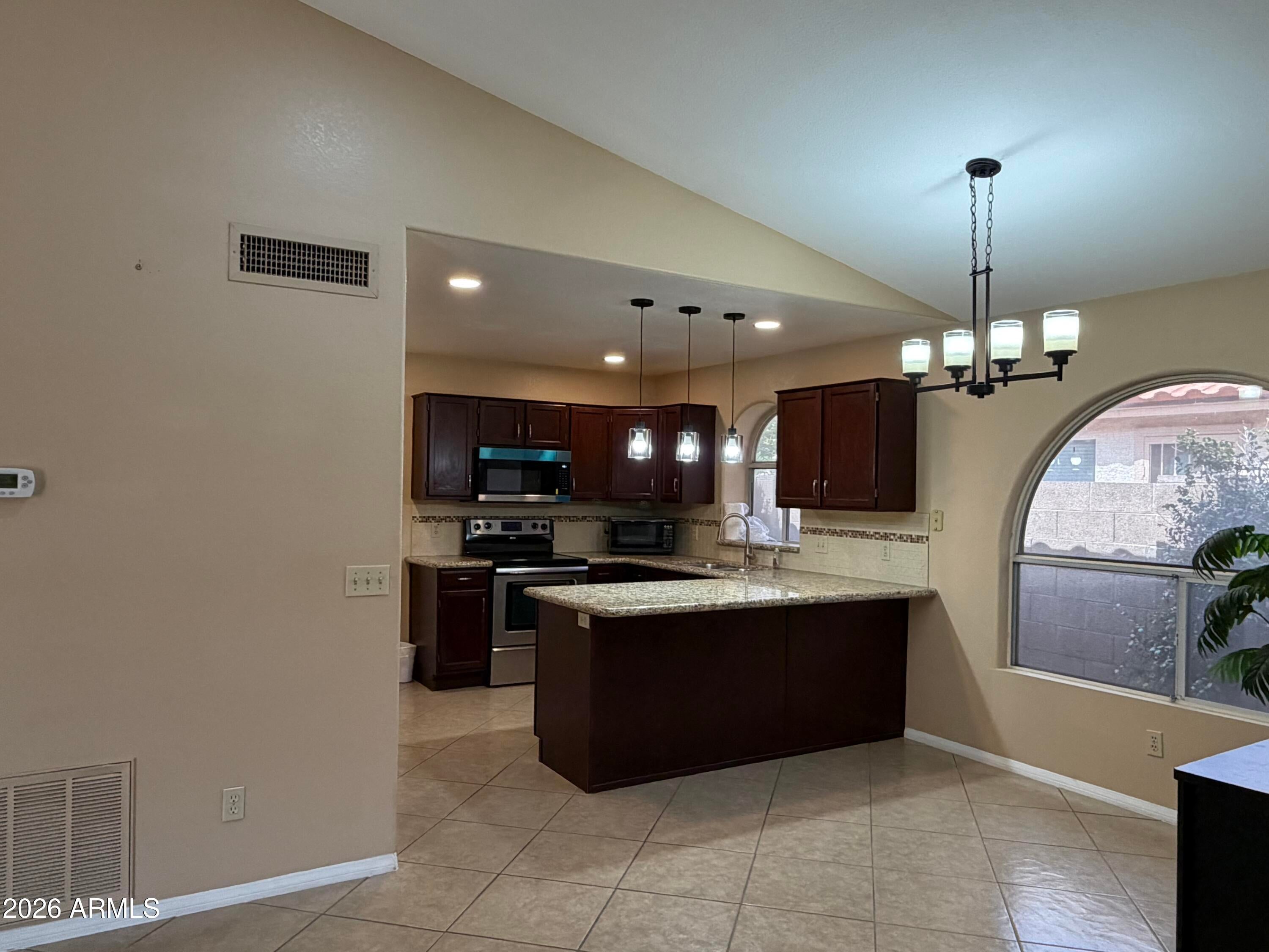 7568 W KERRY Lane